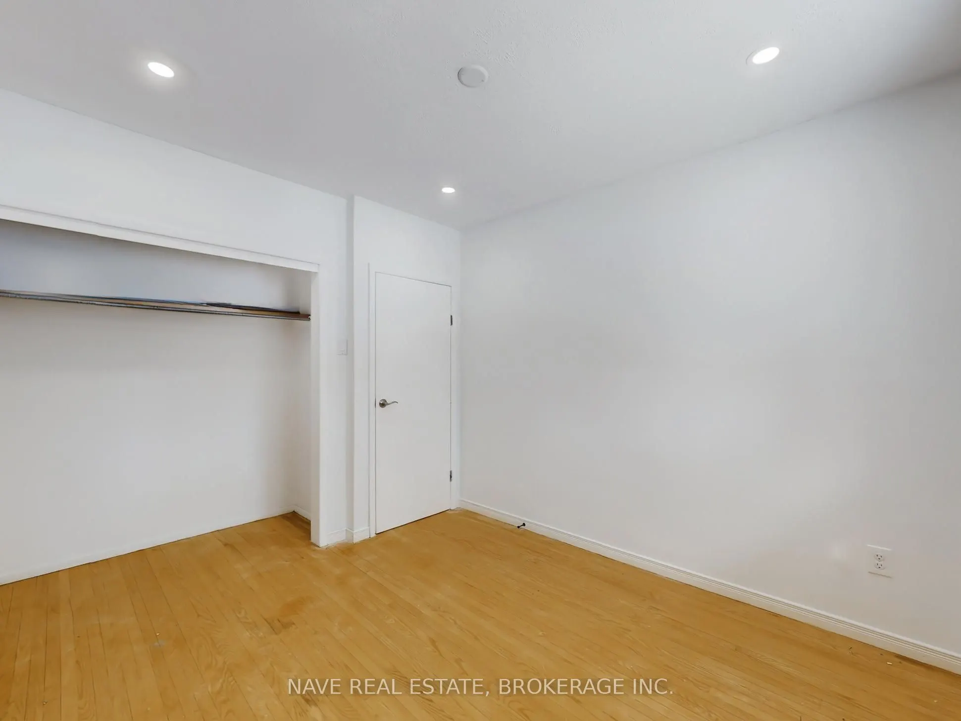 20015 Bathurst Street