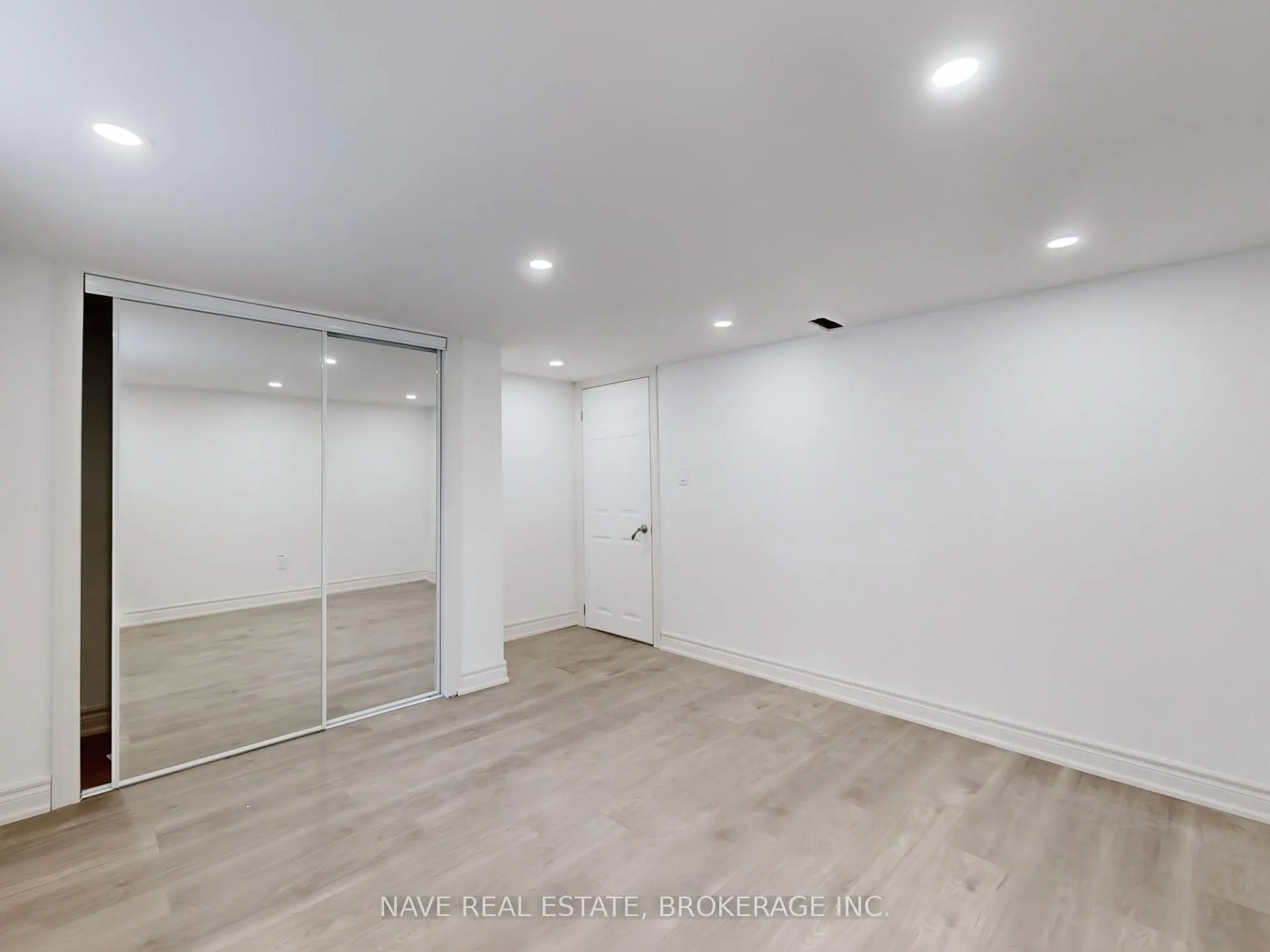 20015 Bathurst Street