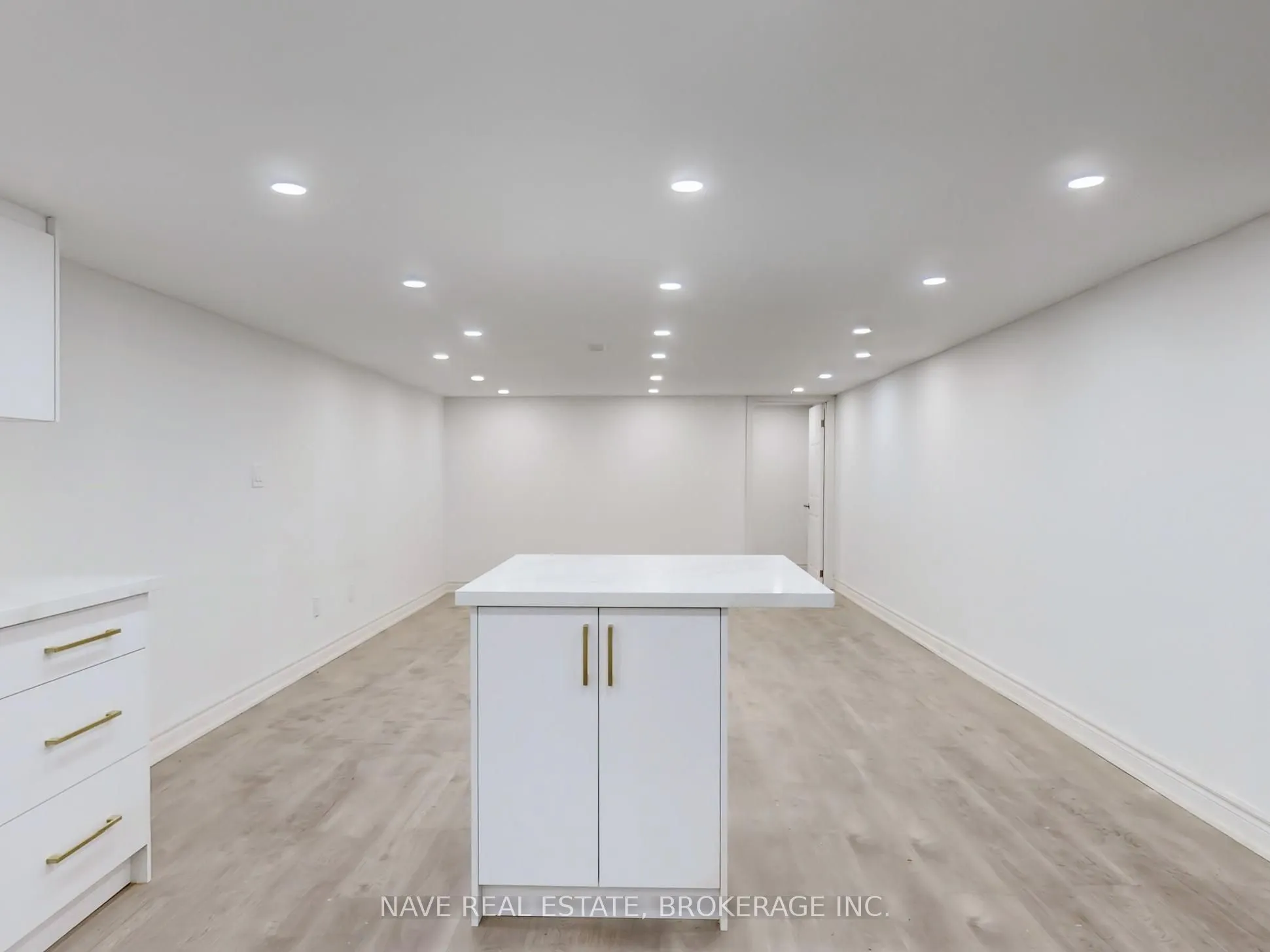 20015 Bathurst Street