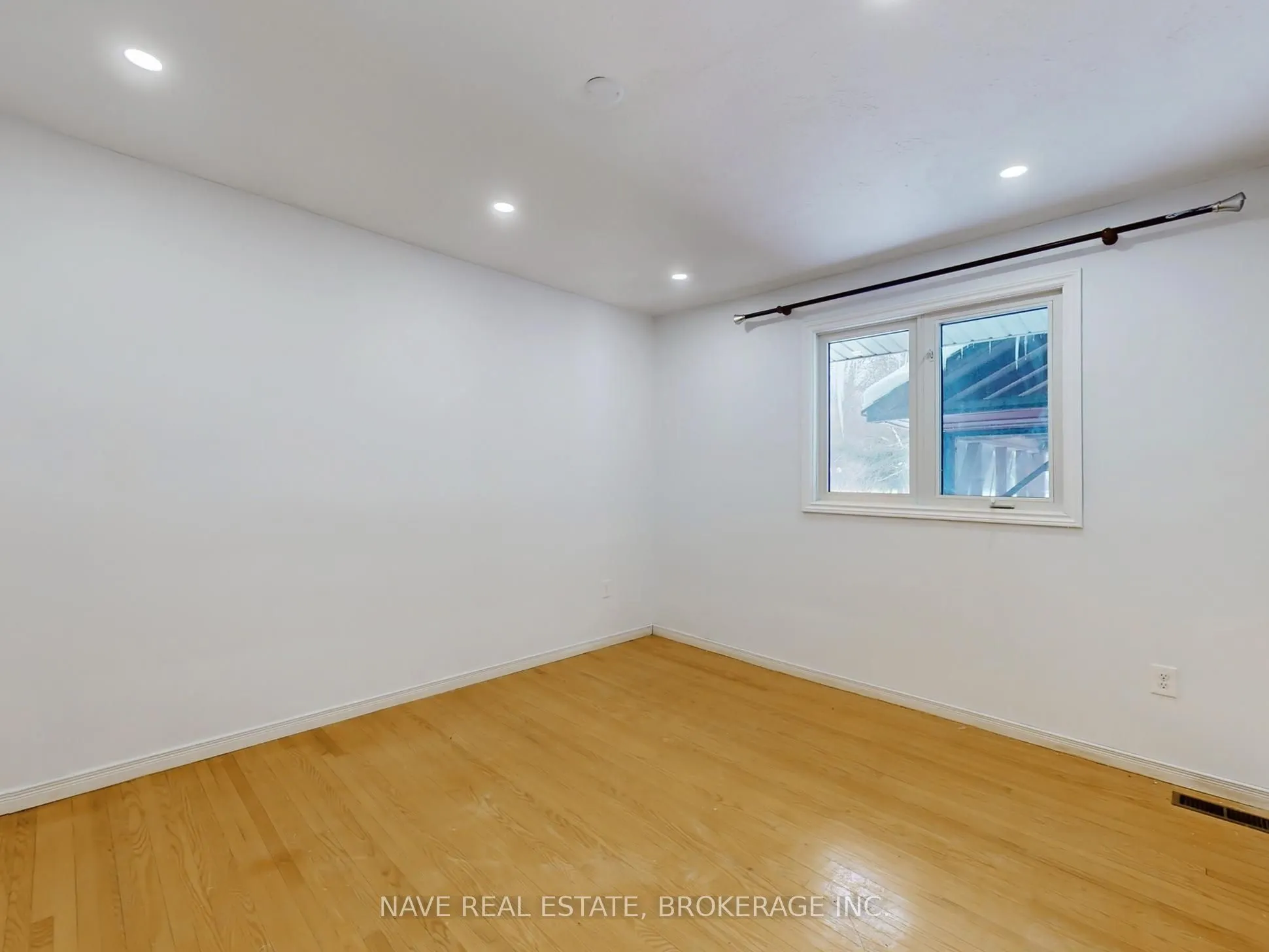 20015 Bathurst Street