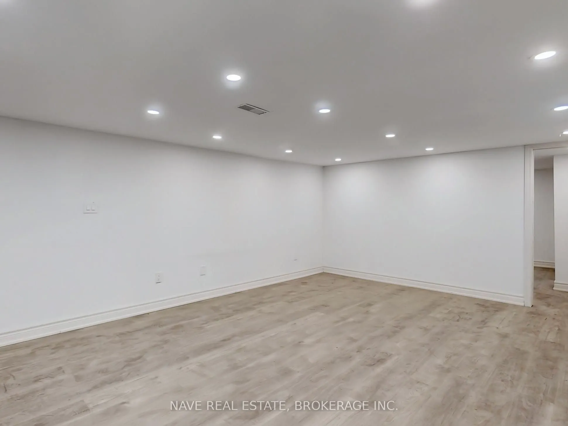 20015 Bathurst Street