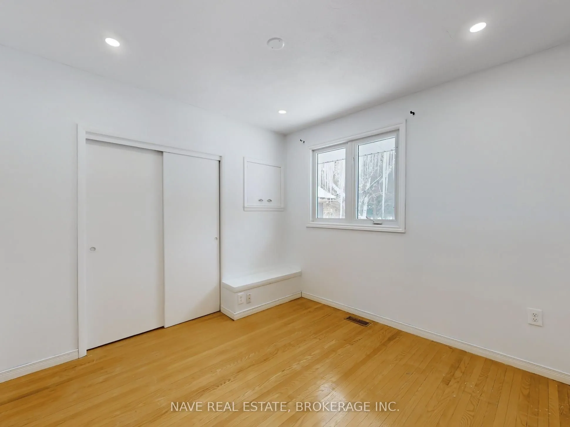 20015 Bathurst Street
