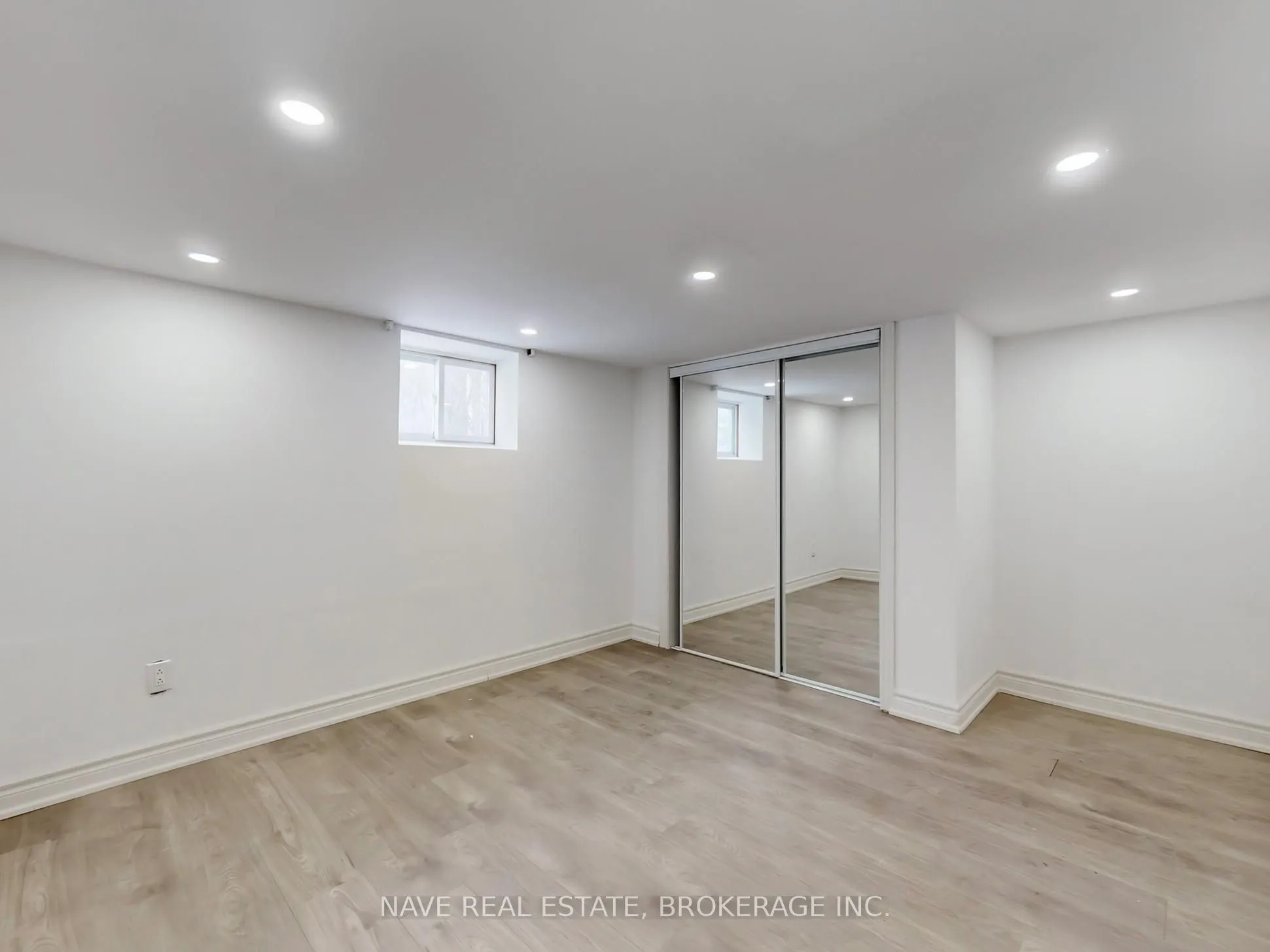20015 Bathurst Street