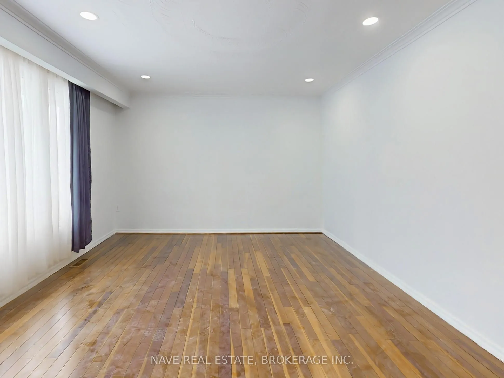 20015 Bathurst Street