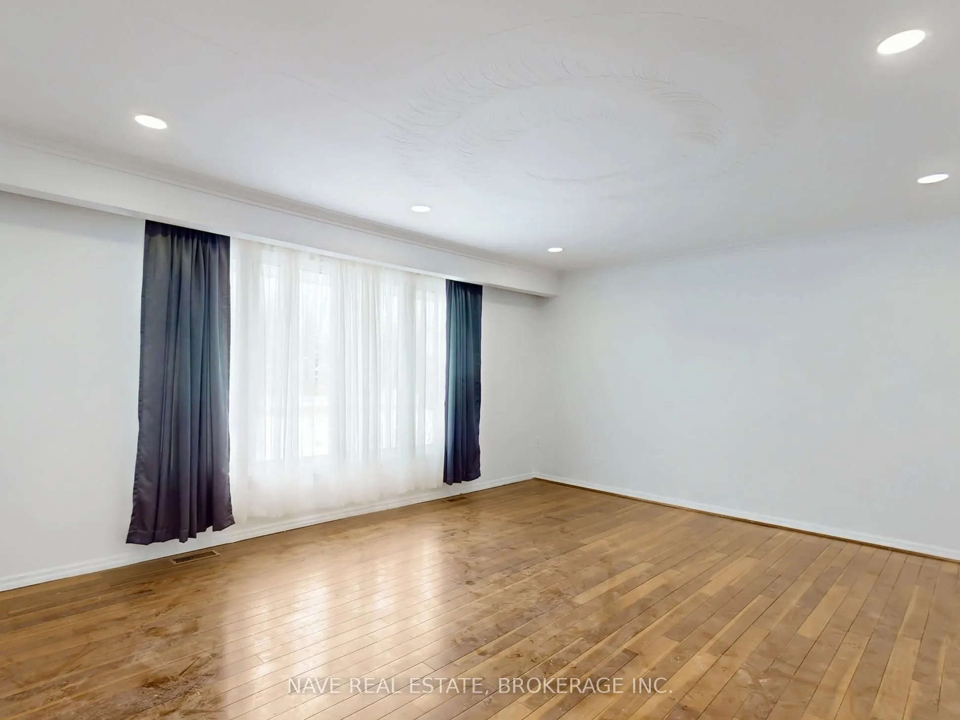 20015 Bathurst Street