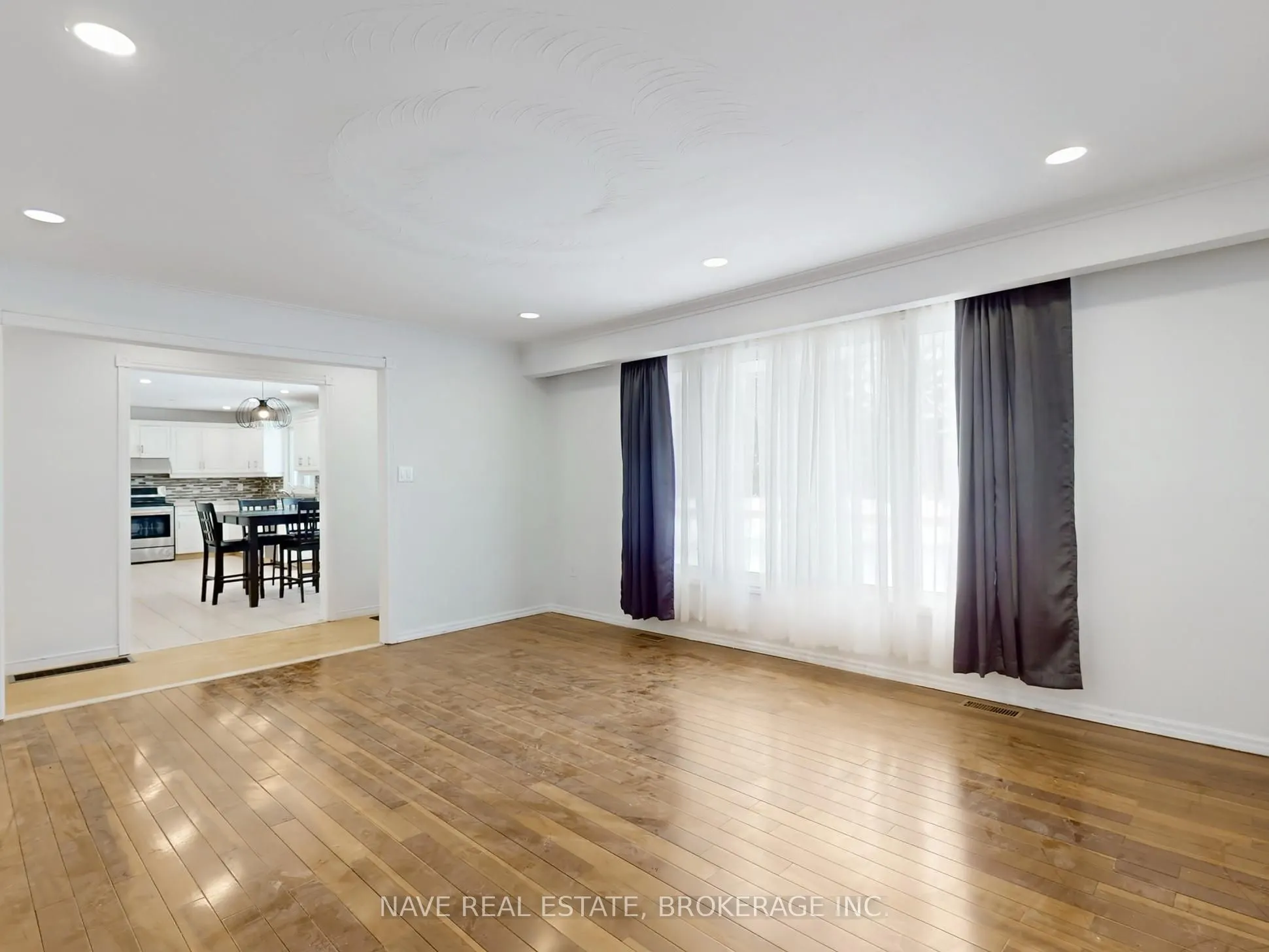 20015 Bathurst Street