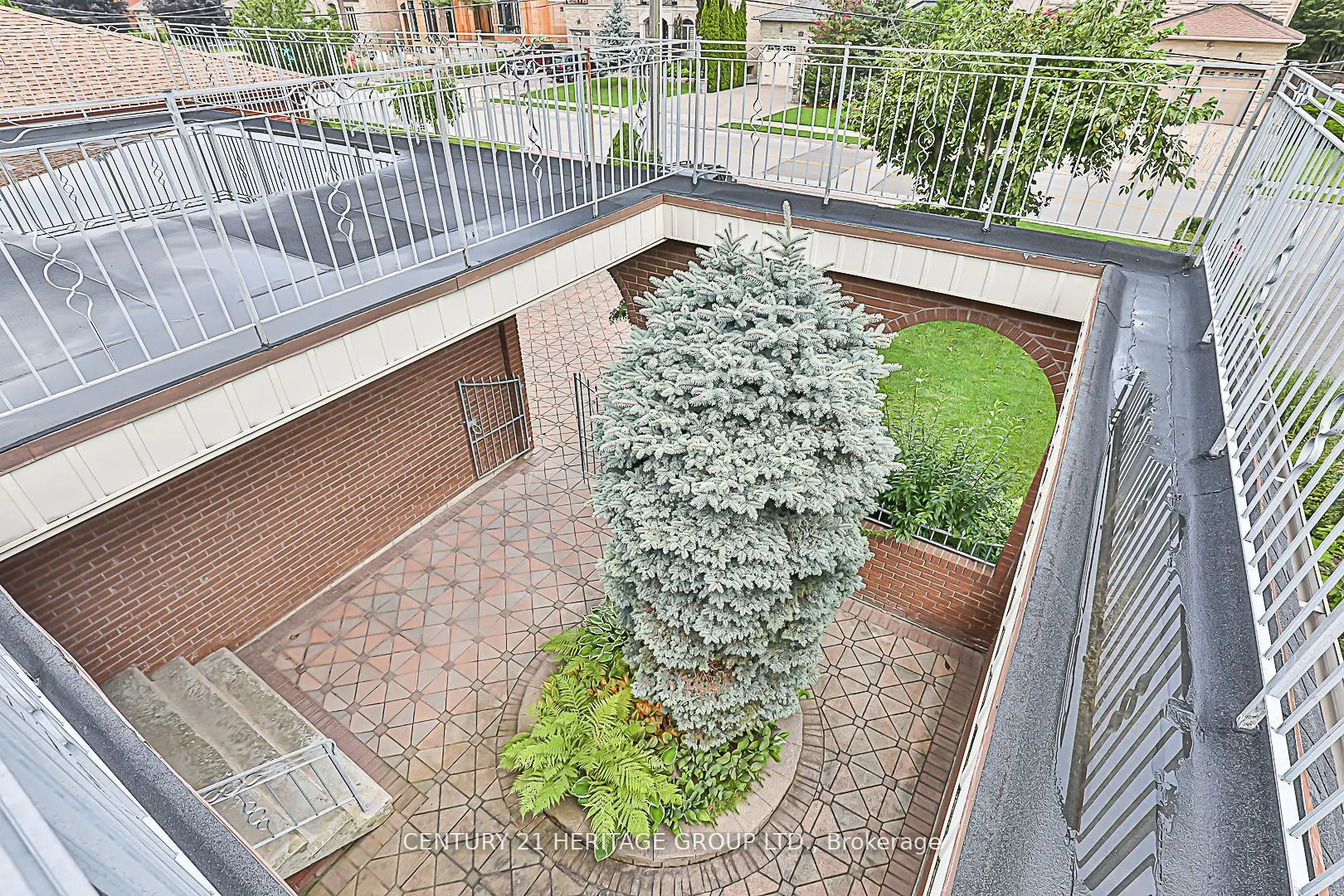 33 May Avenue
