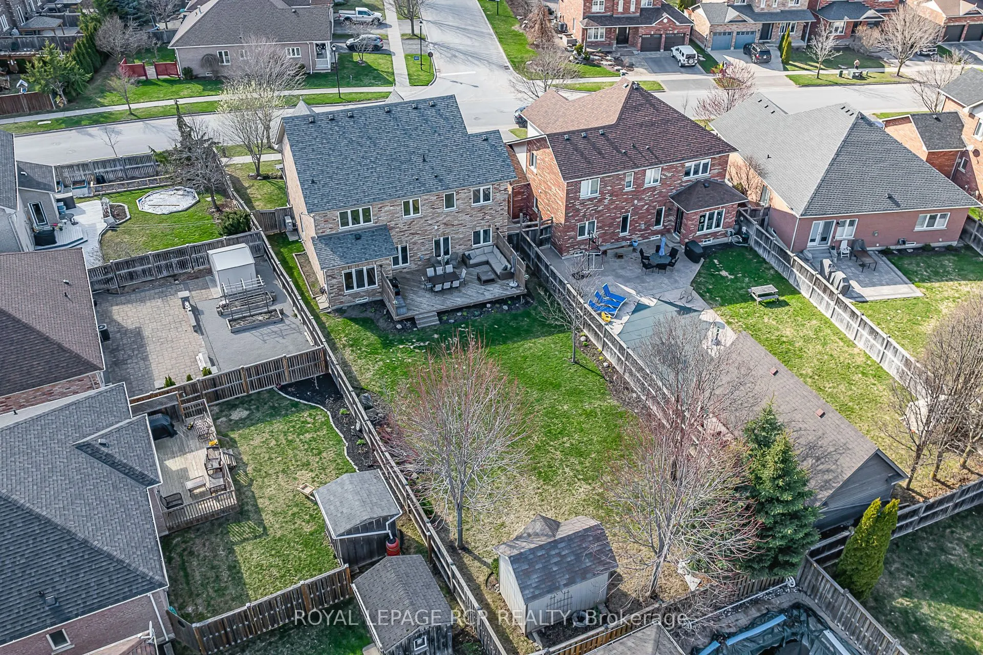 9 Coral Creek Crescent
