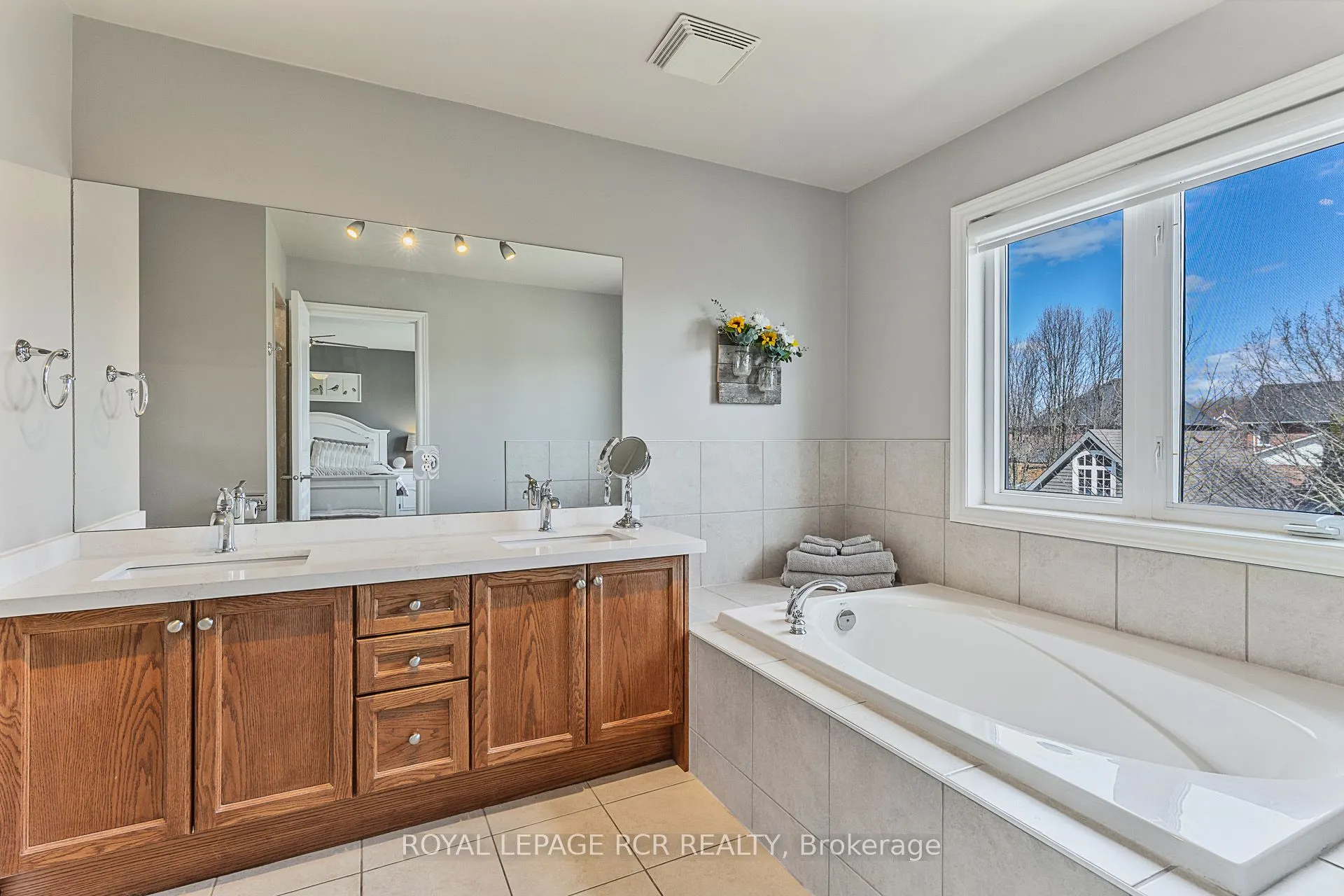 9 Coral Creek Crescent