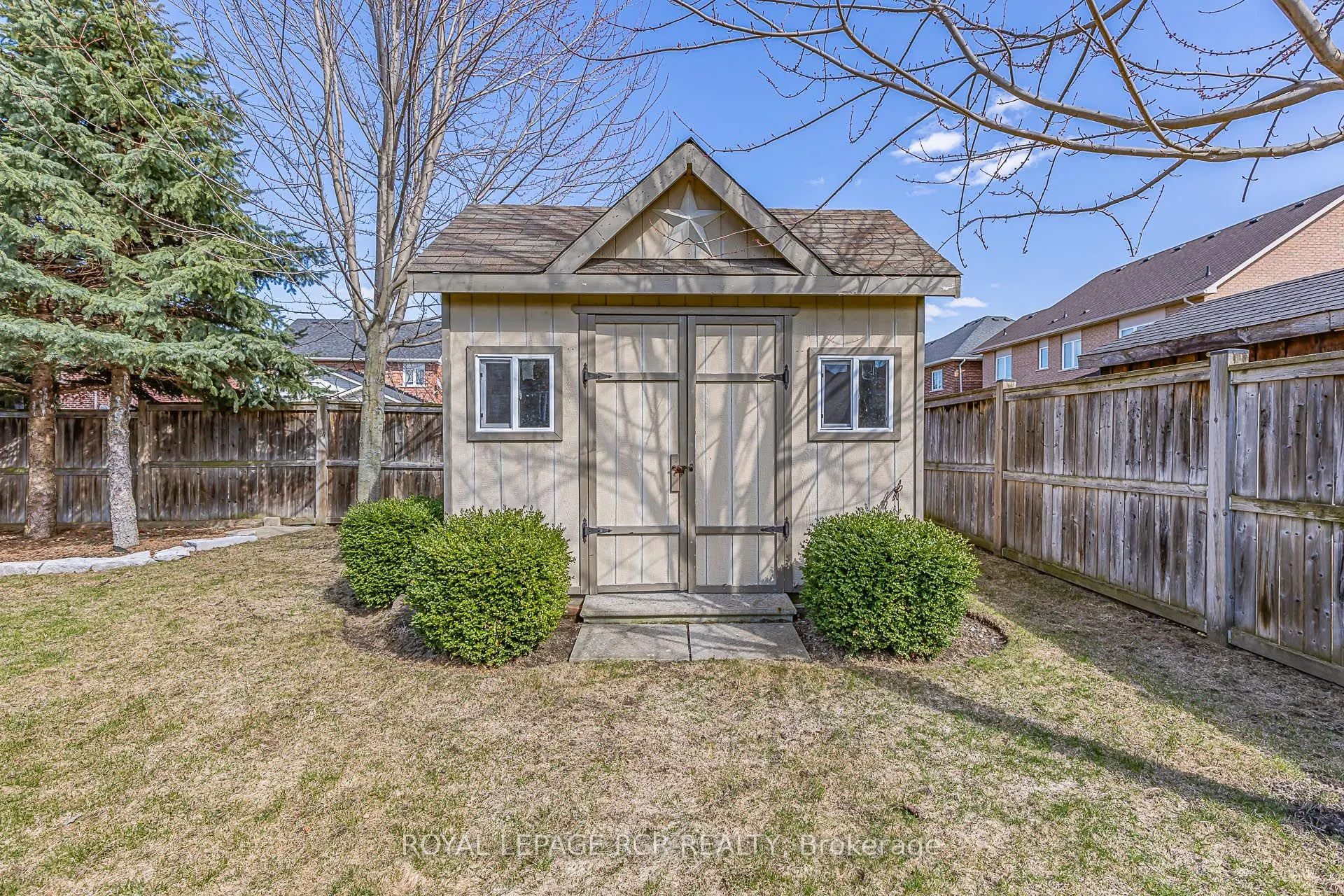 9 Coral Creek Crescent