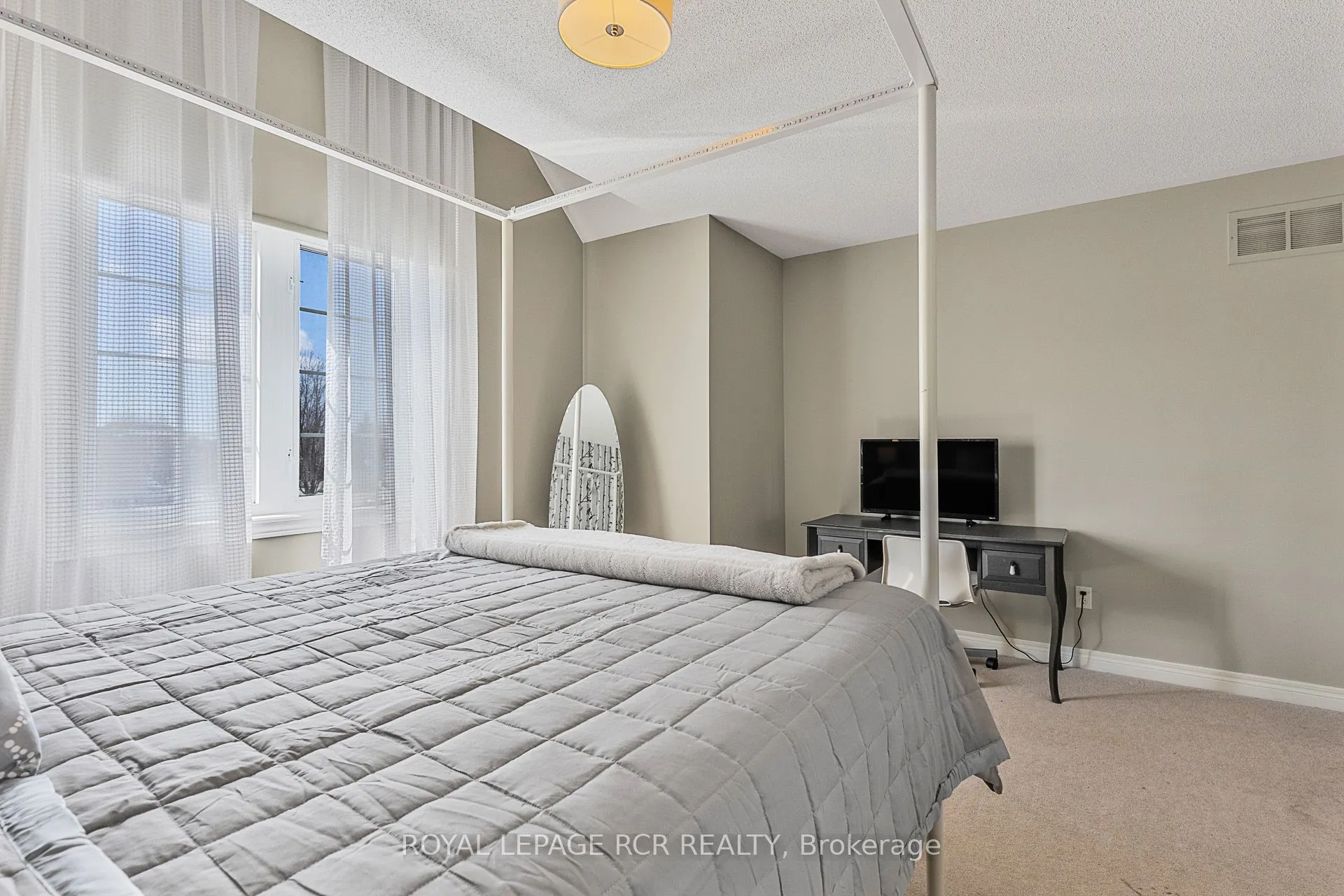 9 Coral Creek Crescent