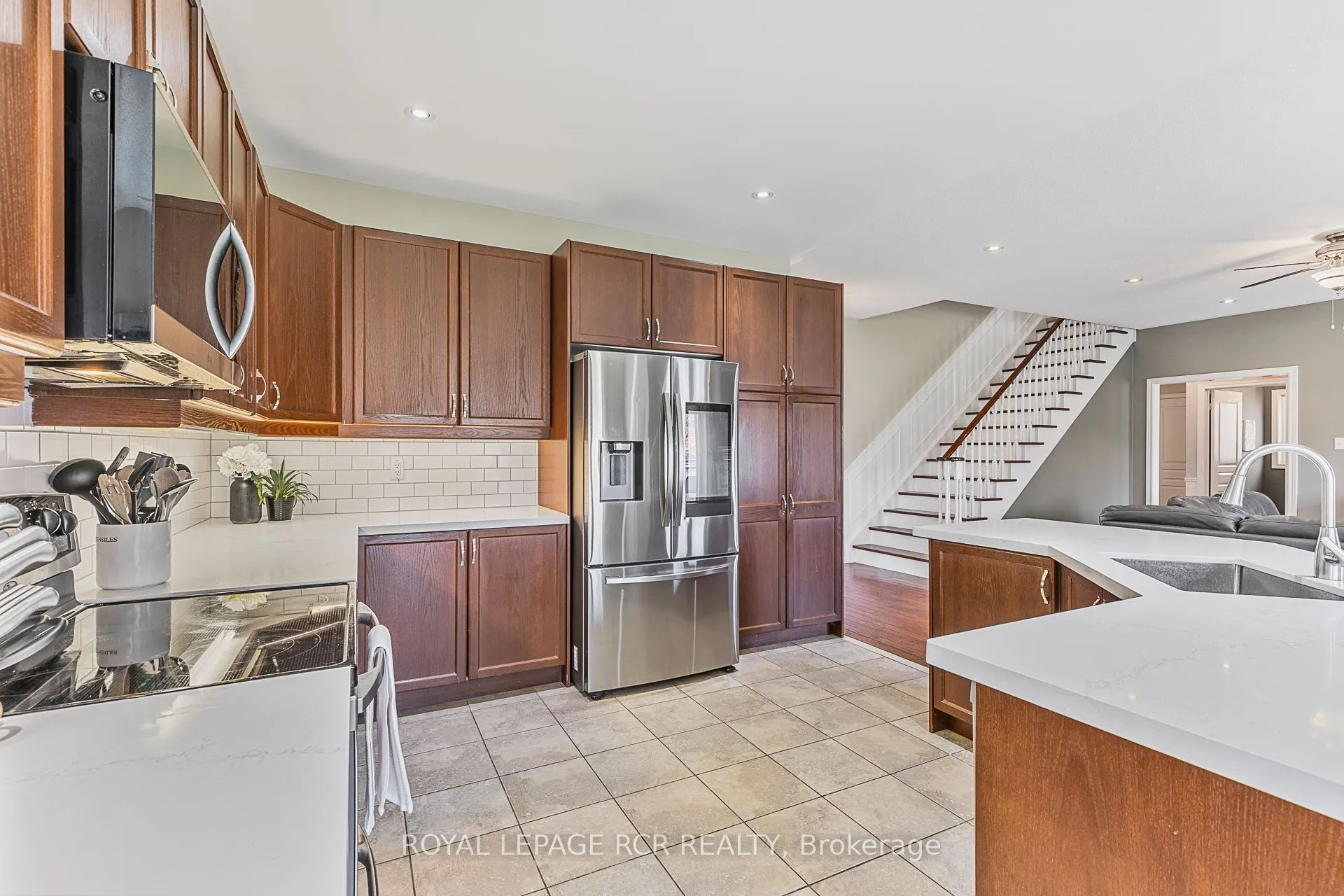 9 Coral Creek Crescent