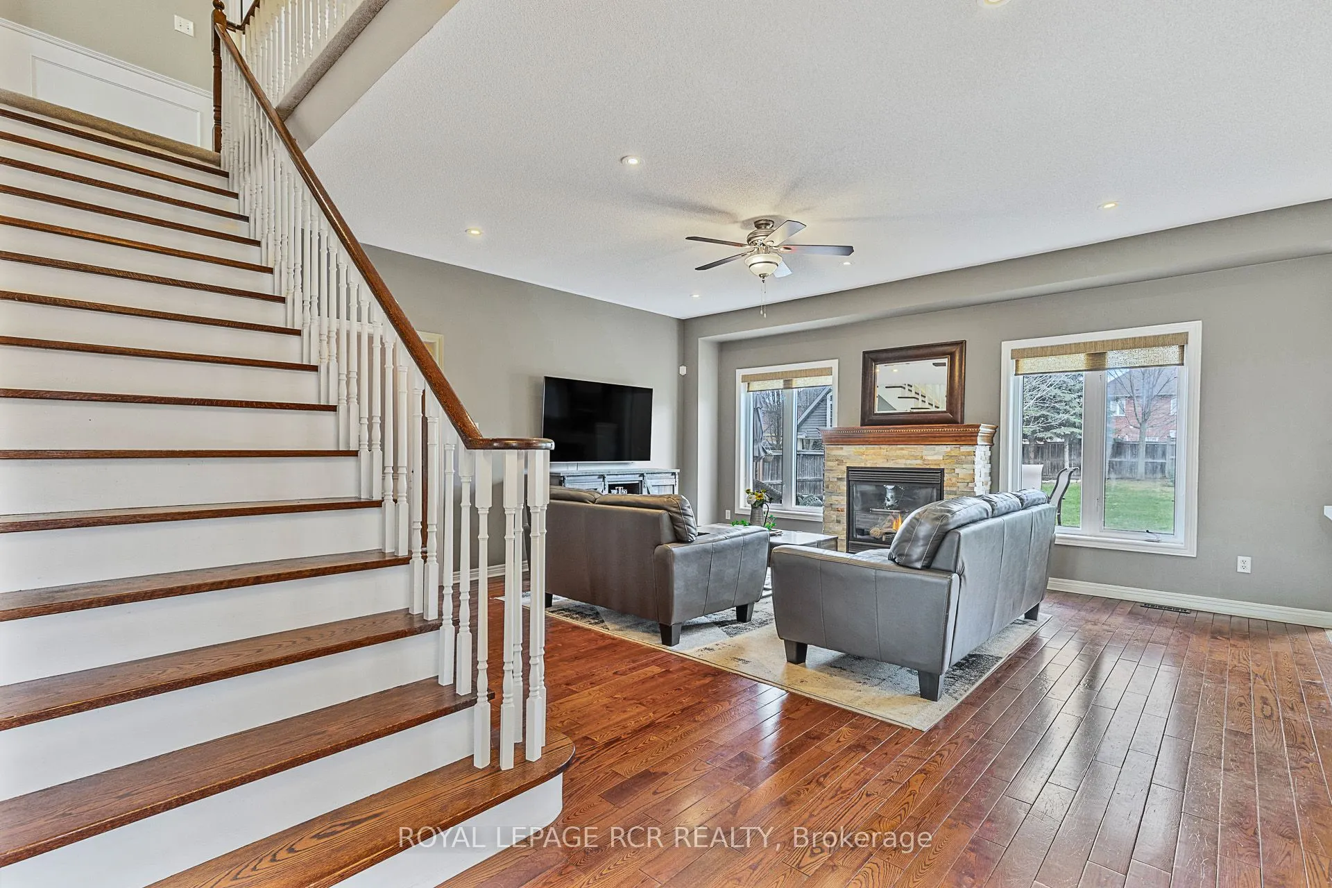 9 Coral Creek Crescent