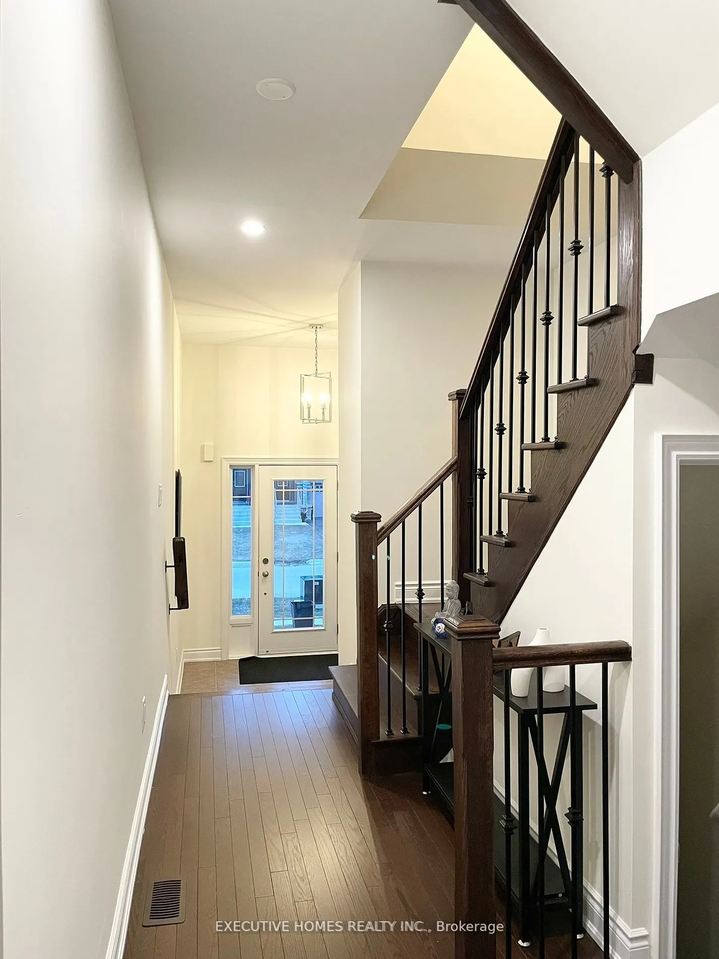 51 Lorne Thomas Place