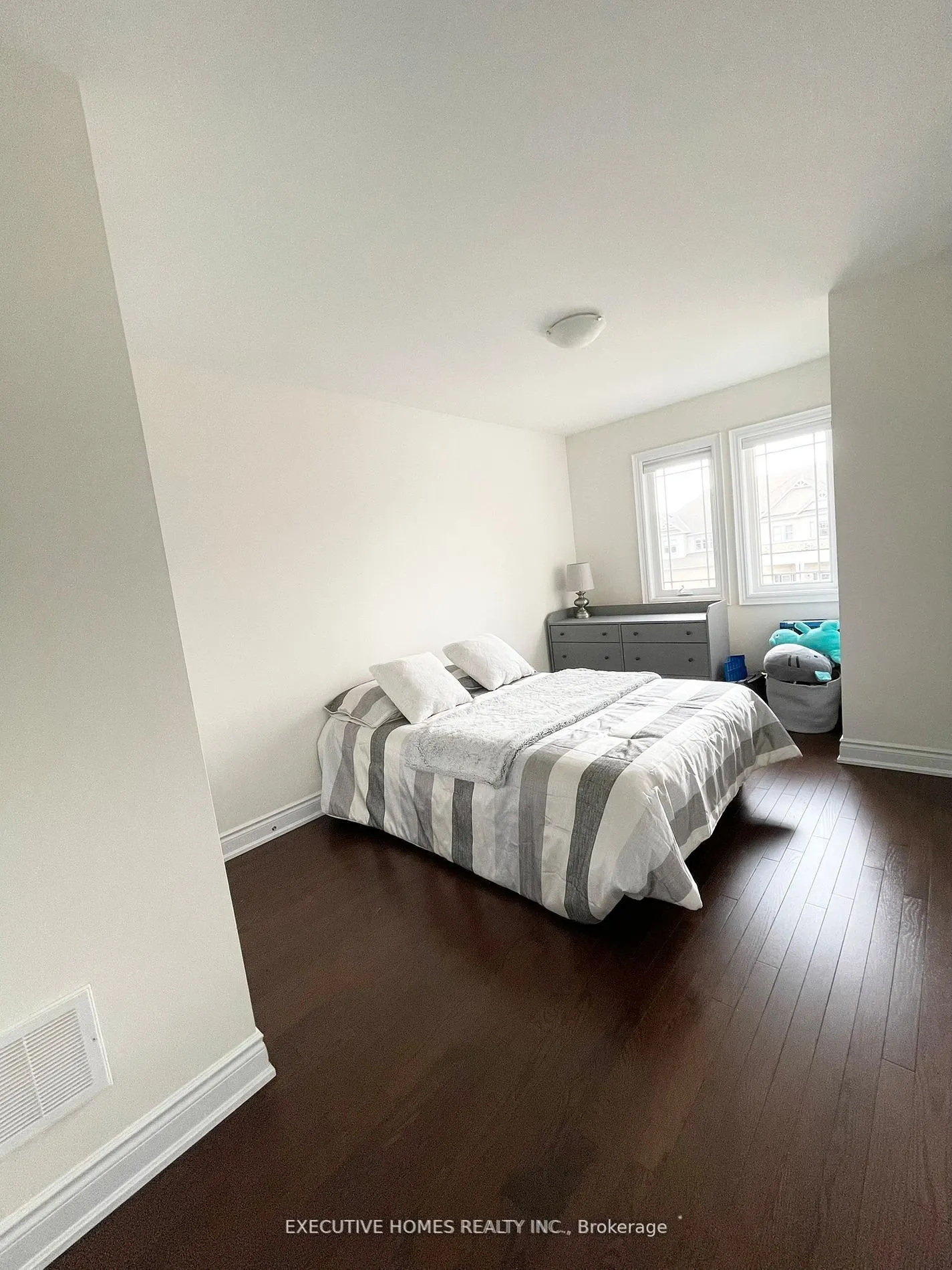 51 Lorne Thomas Place
