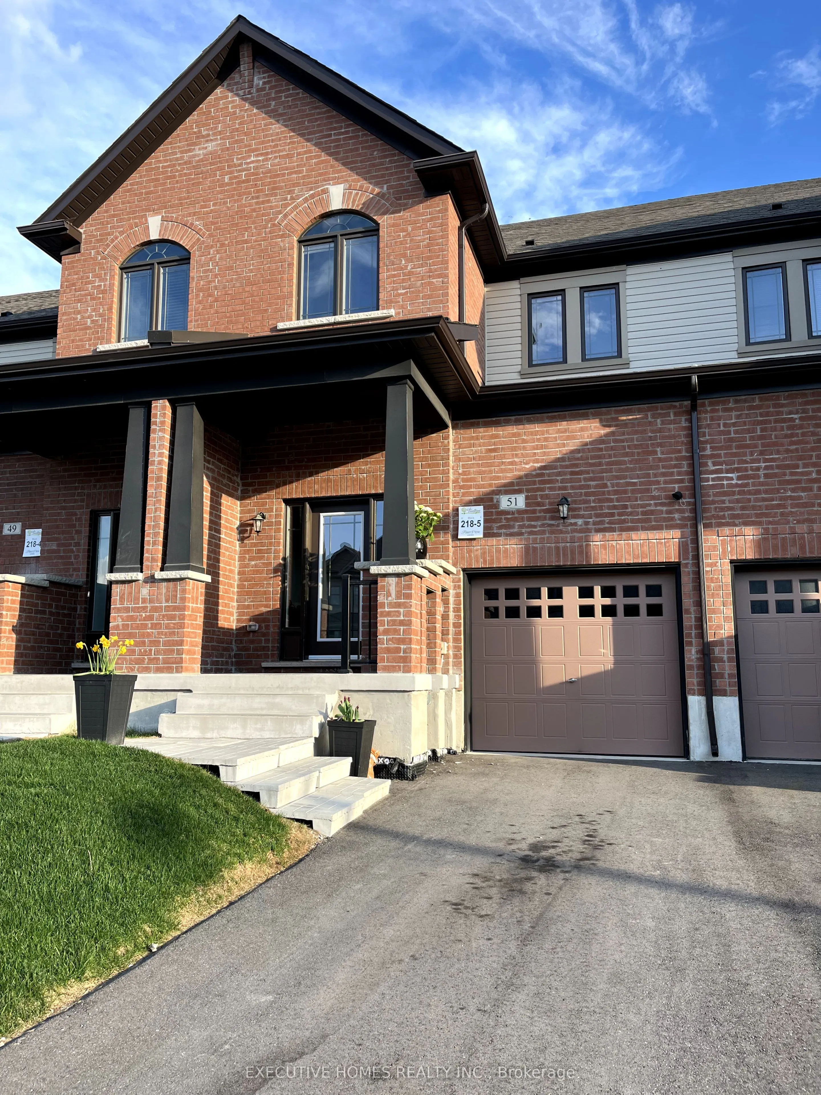 51 Lorne Thomas Place