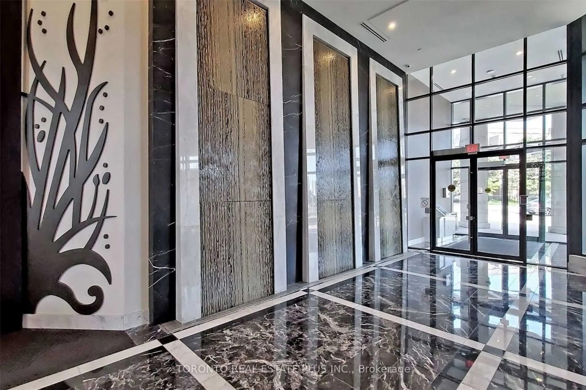 7608 Yonge Street, #206