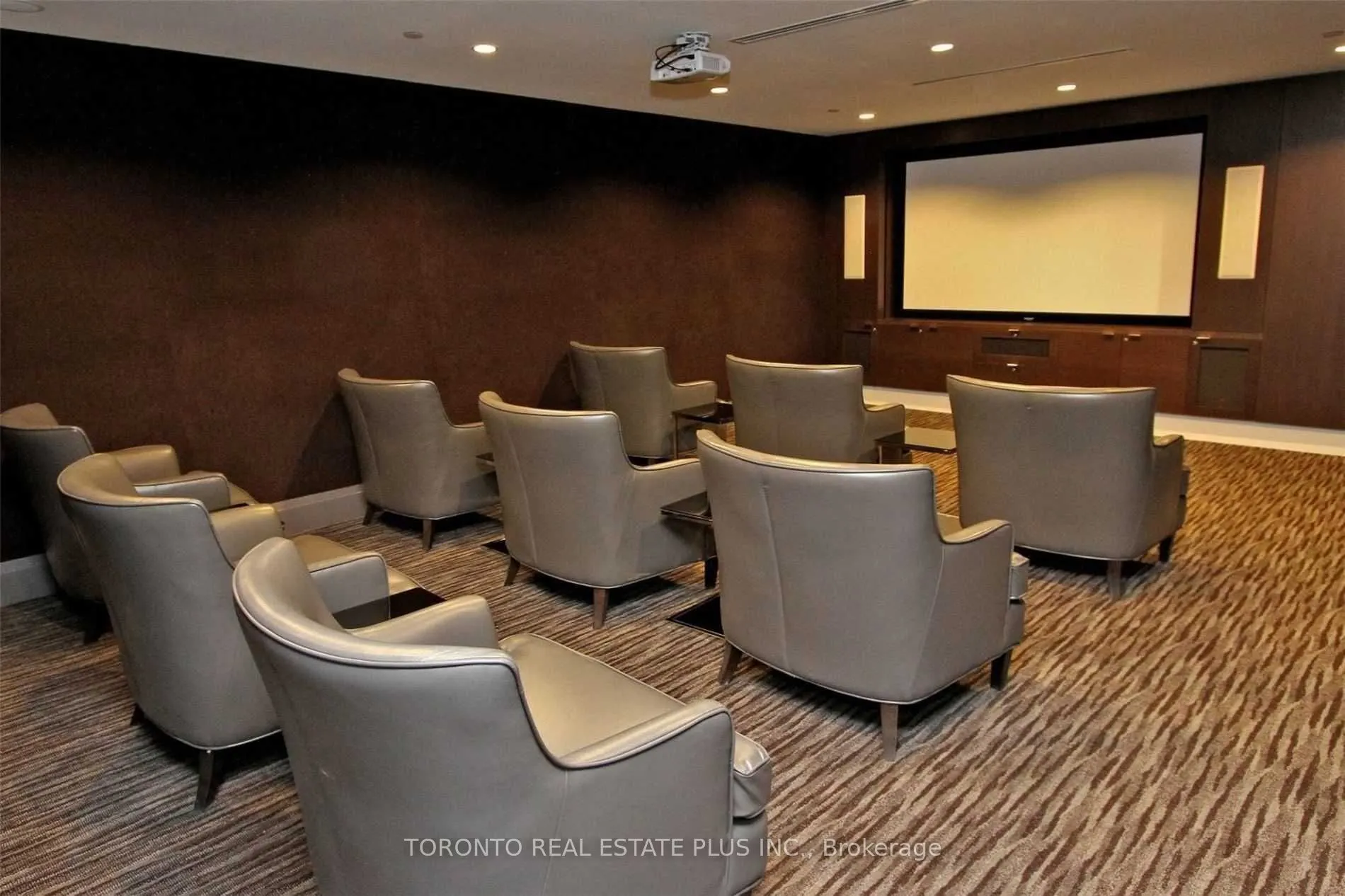 7608 Yonge Street, #206