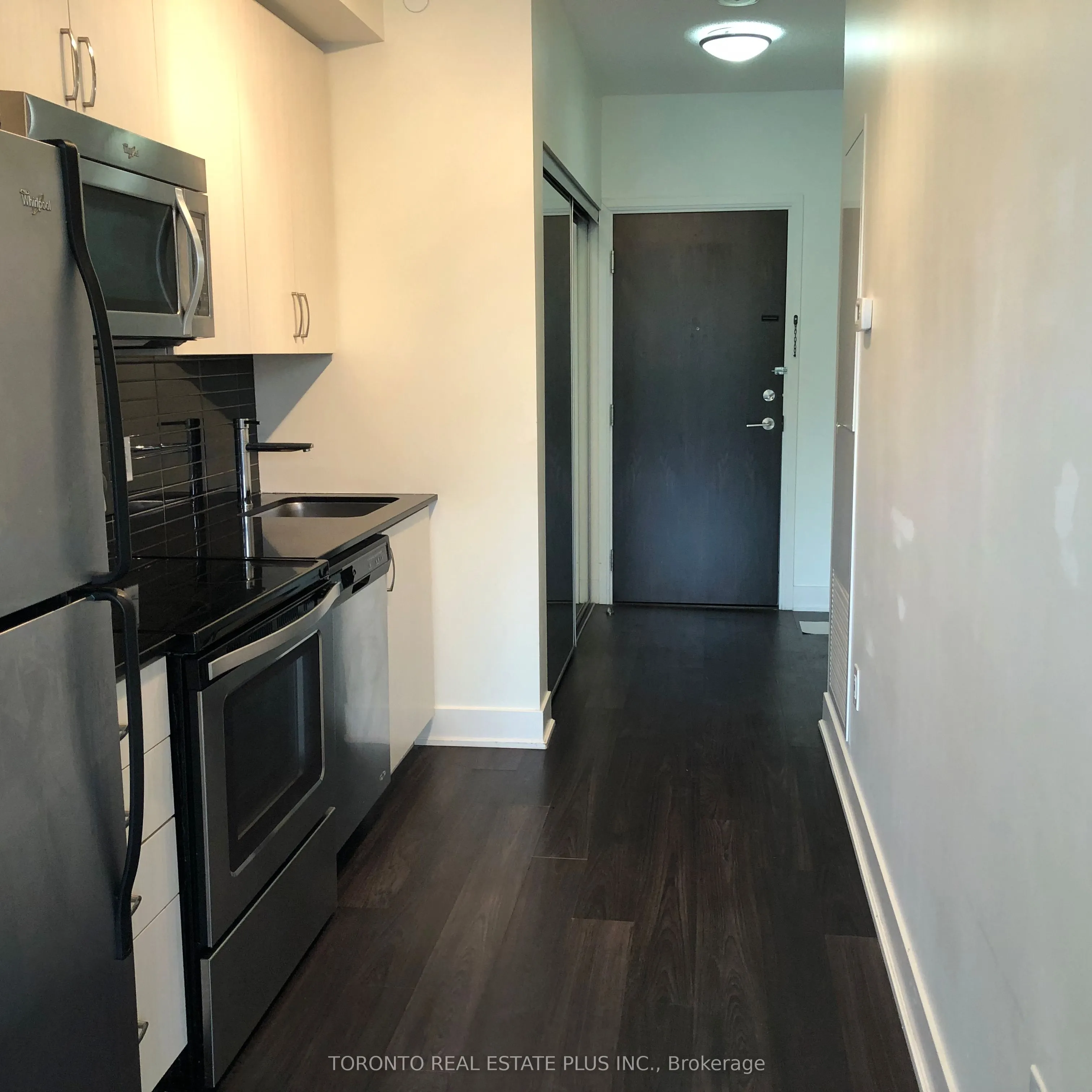 7608 Yonge Street, #206