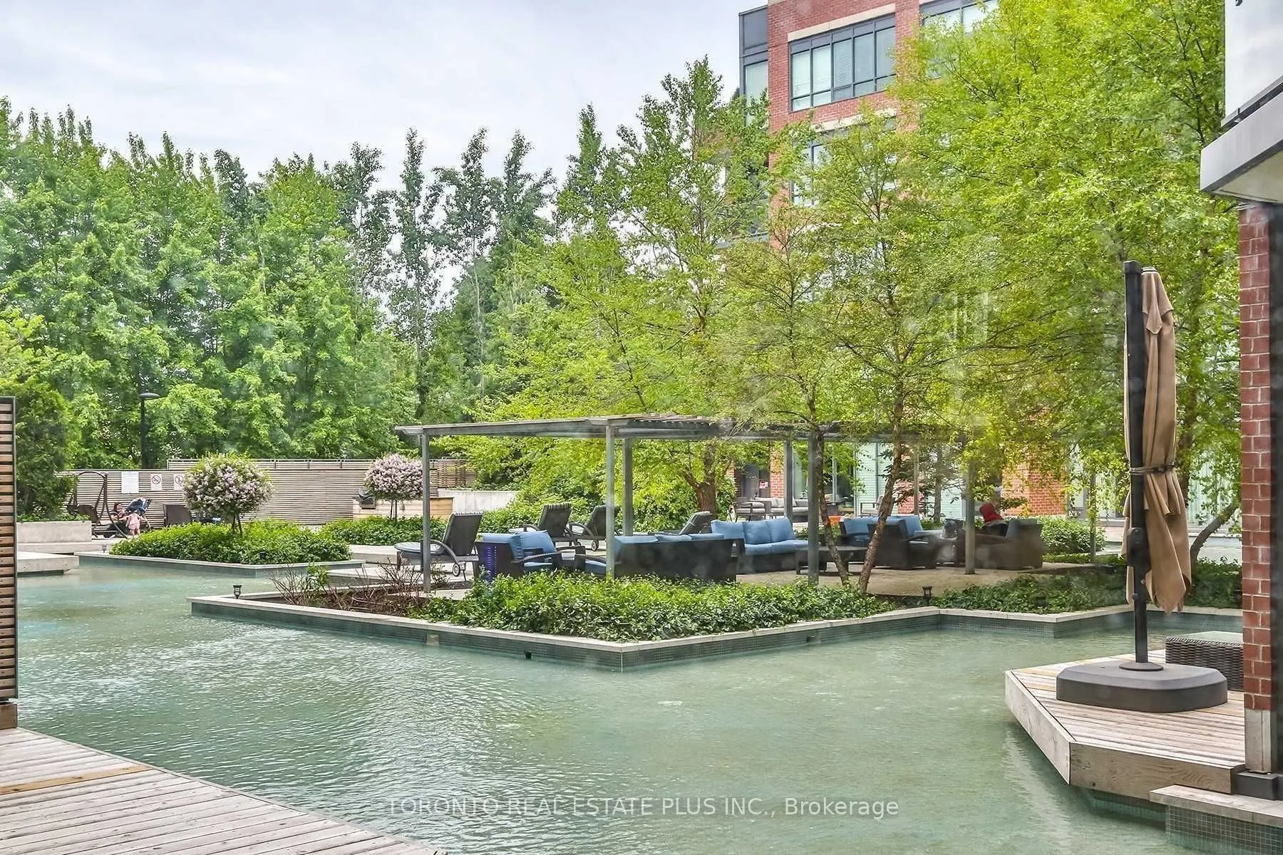 7608 Yonge Street, #206