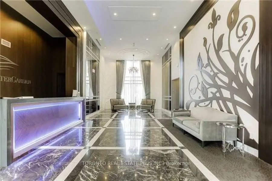 7608 Yonge Street, #206