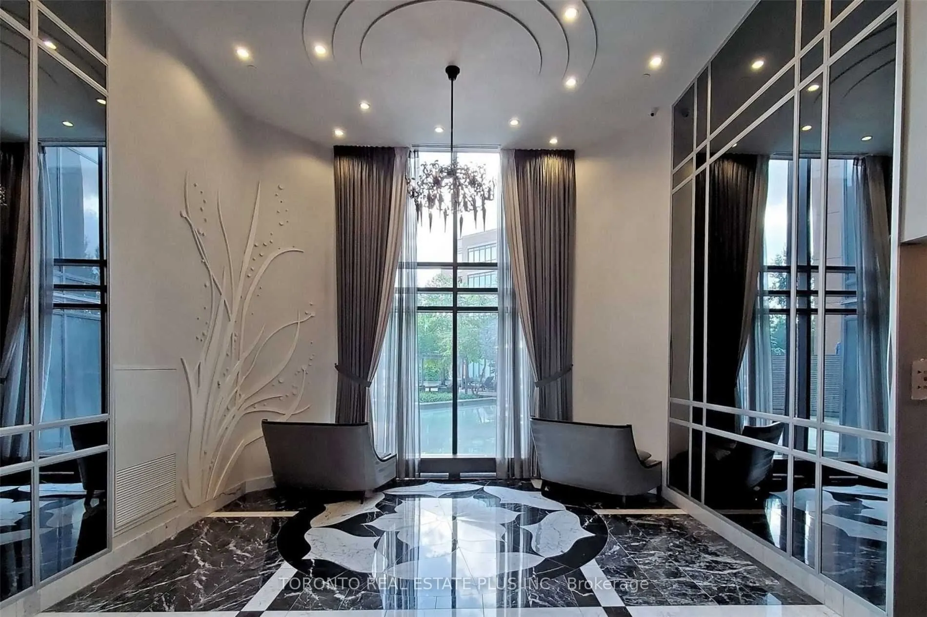 7608 Yonge Street, #206