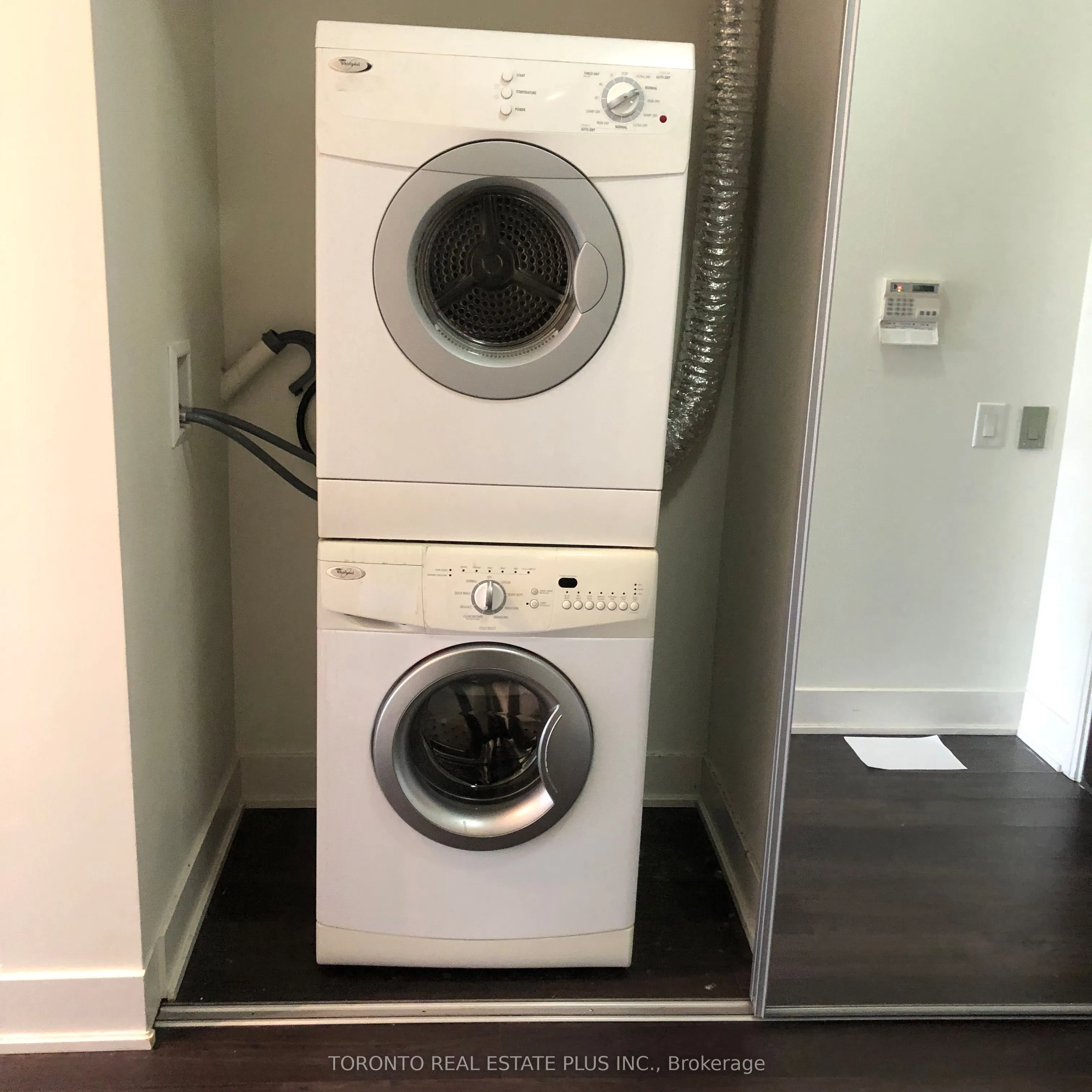 7608 Yonge Street, #206