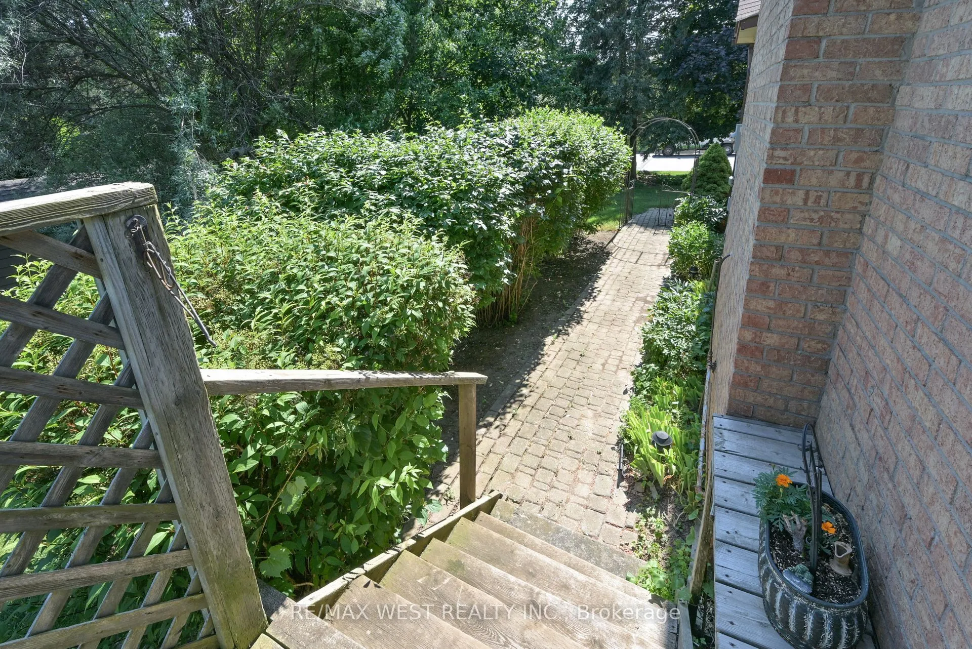 3 Henry Gate
