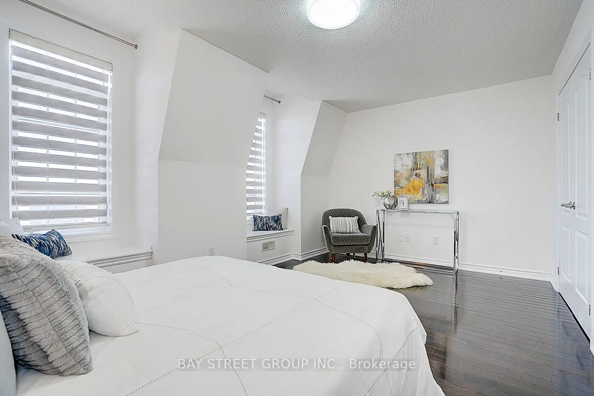 10981 Woodbine Avenue