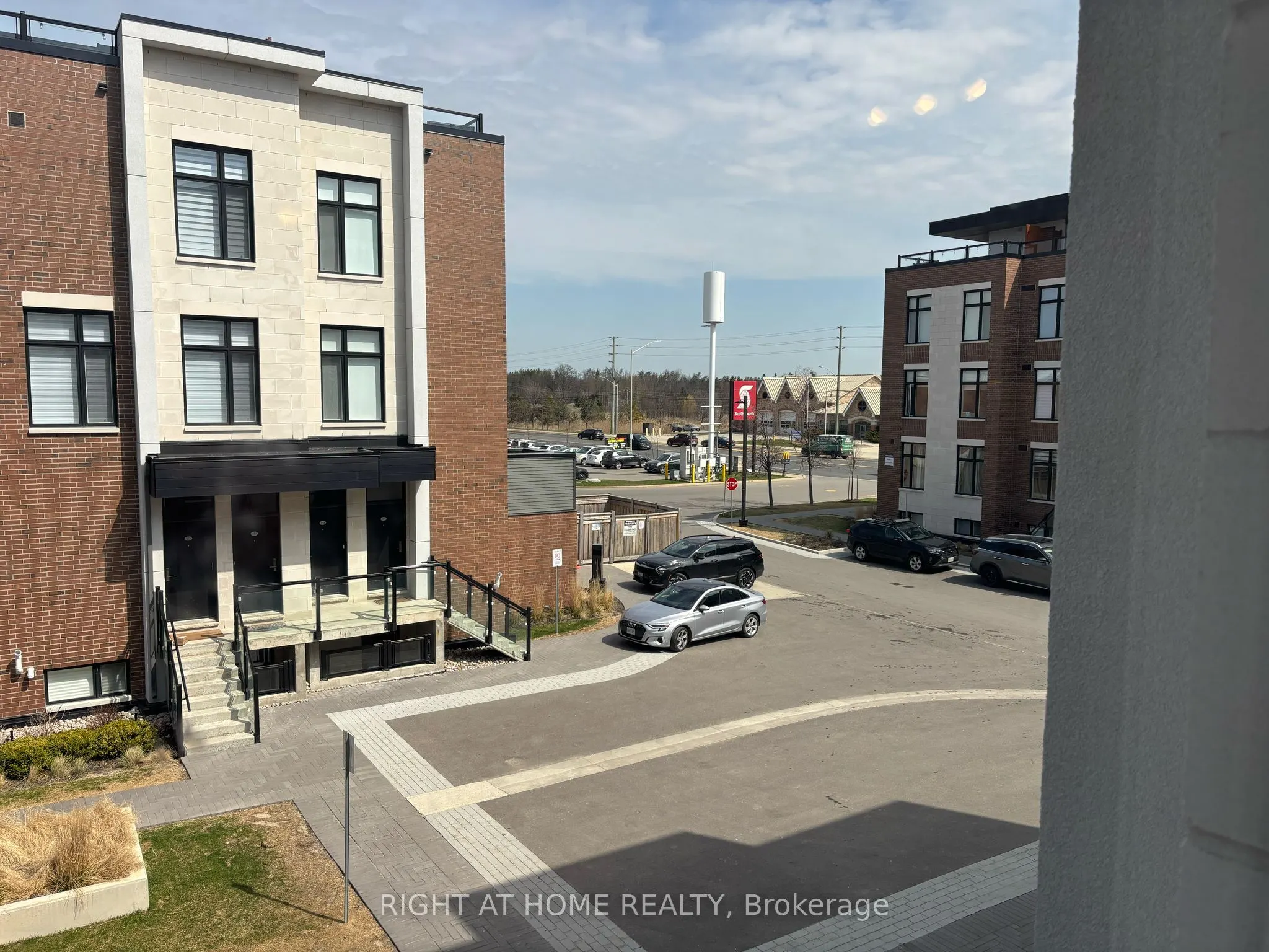 9570 ISLINGTON Avenue W, #U228