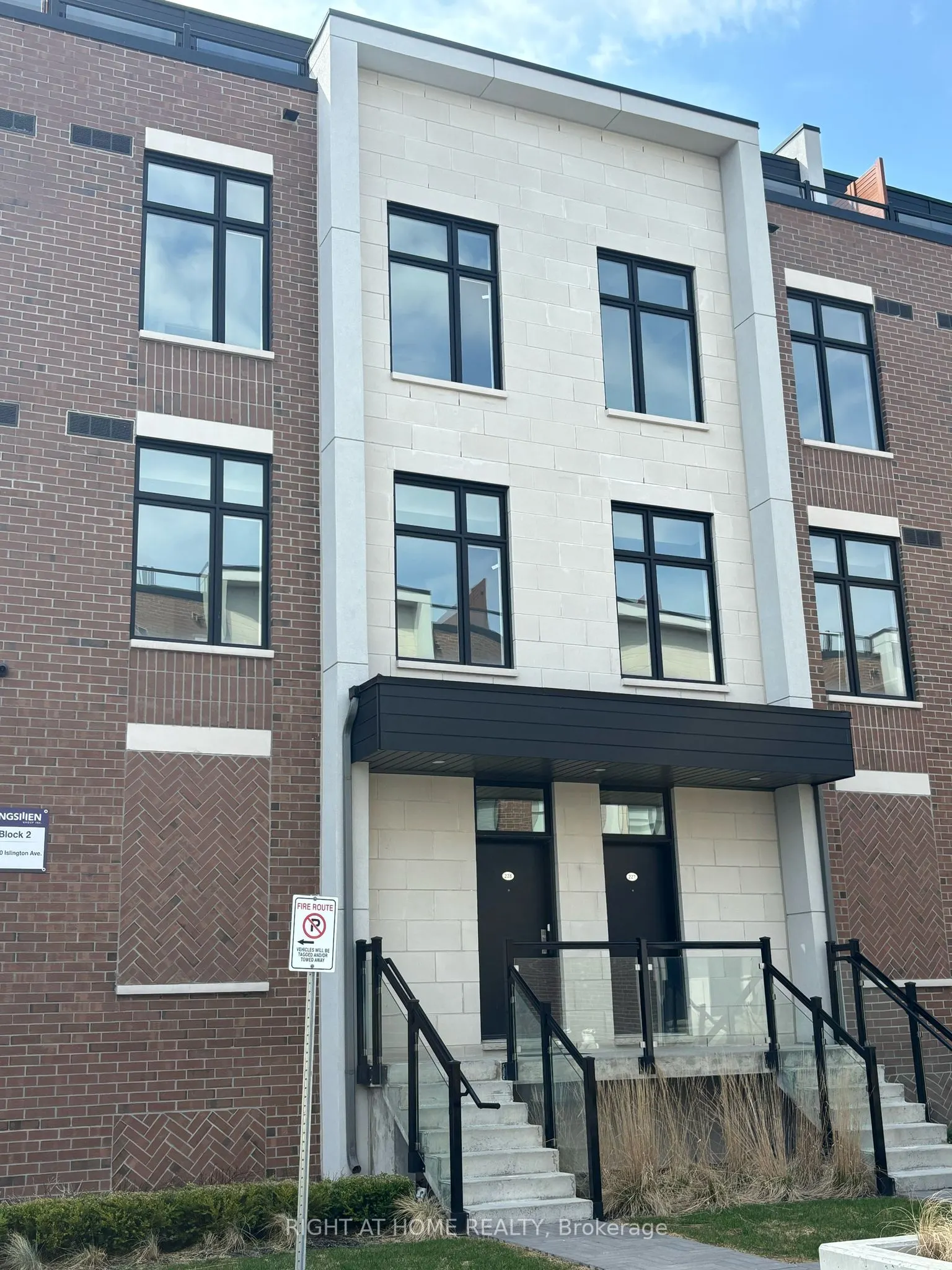 9570 ISLINGTON Avenue W, #U228