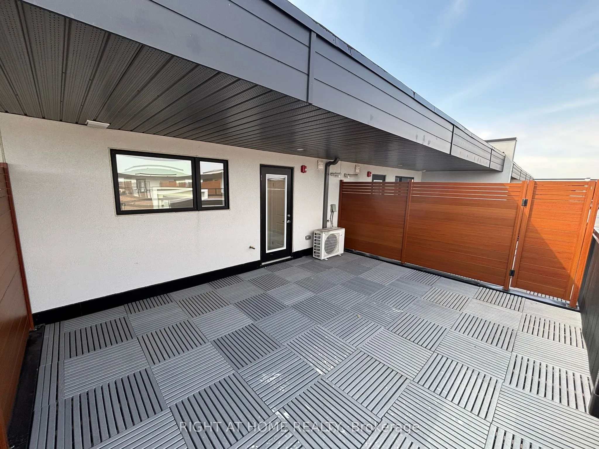 9570 ISLINGTON Avenue W, #U228