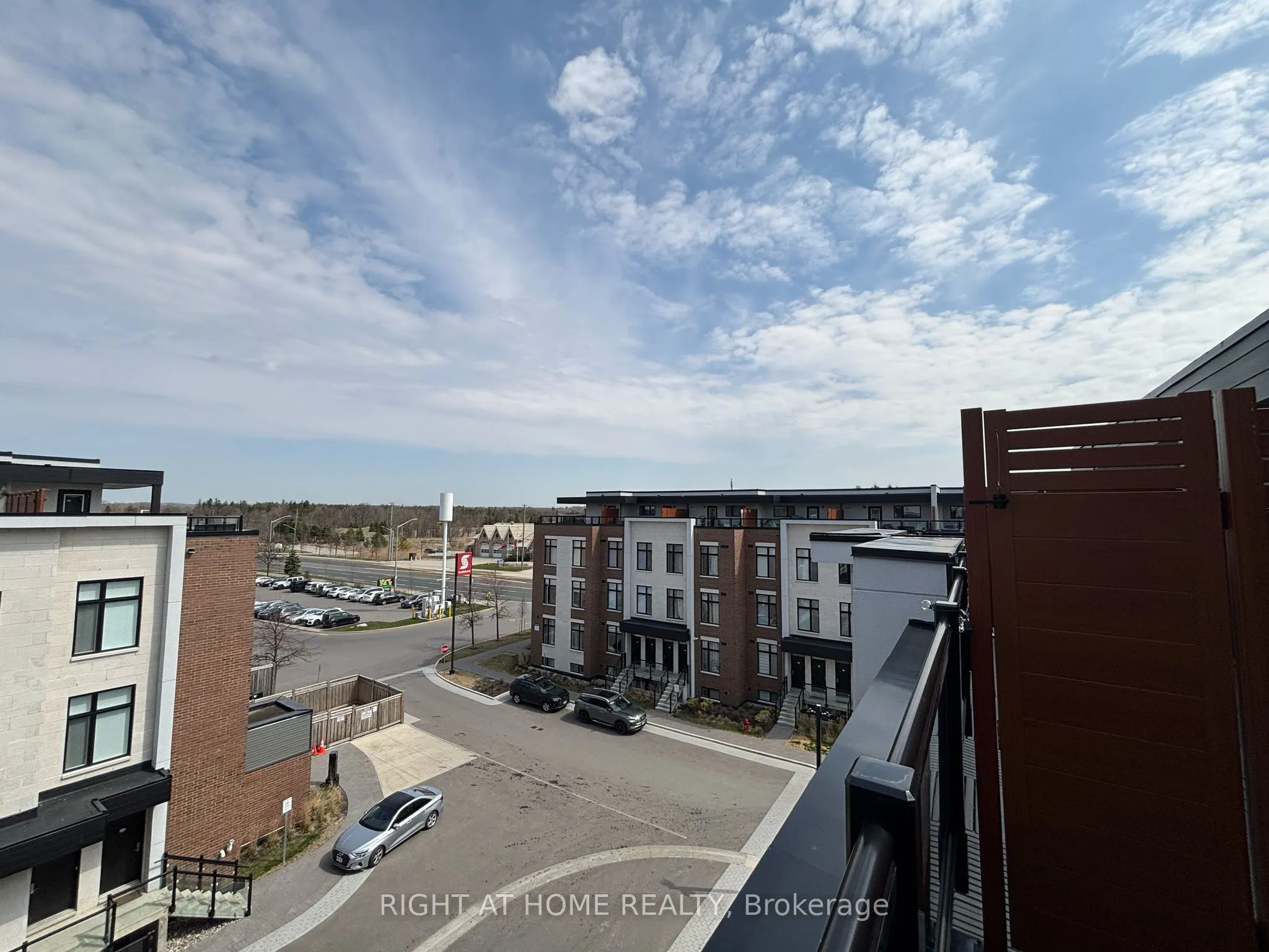 9570 ISLINGTON Avenue W, #U228