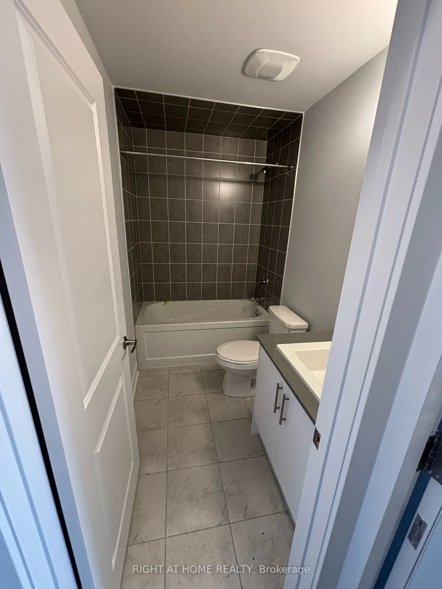 9570 ISLINGTON Avenue W, #U228