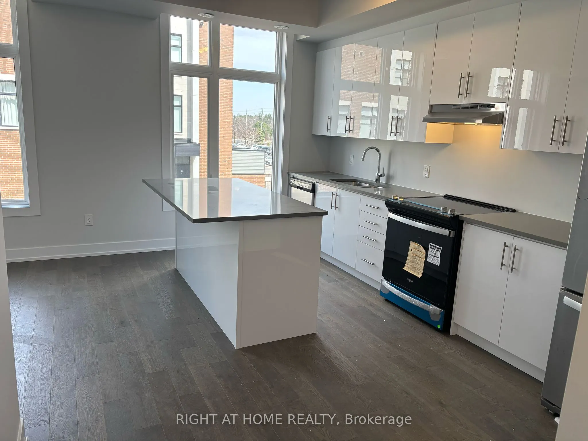 9570 ISLINGTON Avenue W, #U228