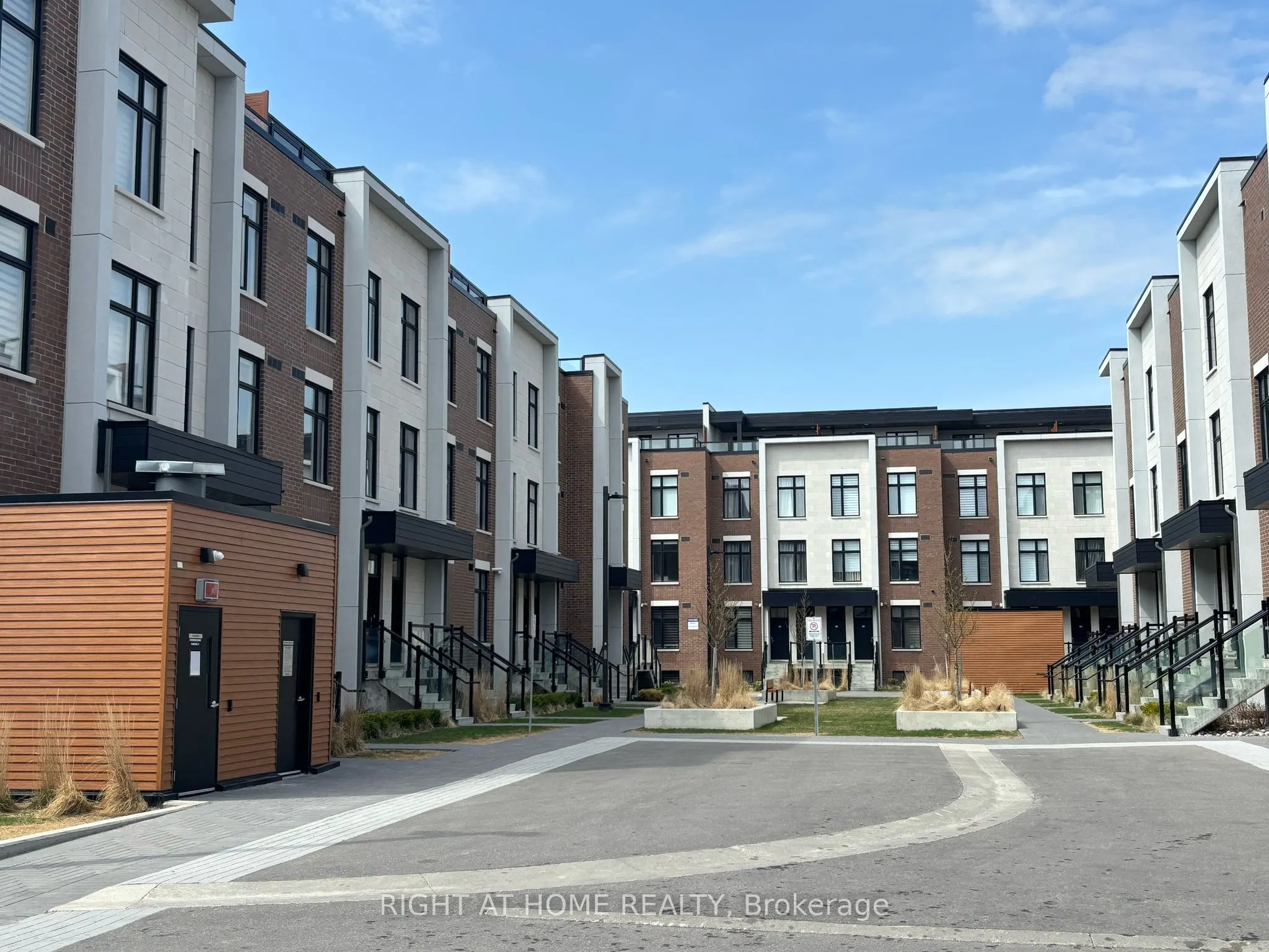 9570 ISLINGTON Avenue W, #U228