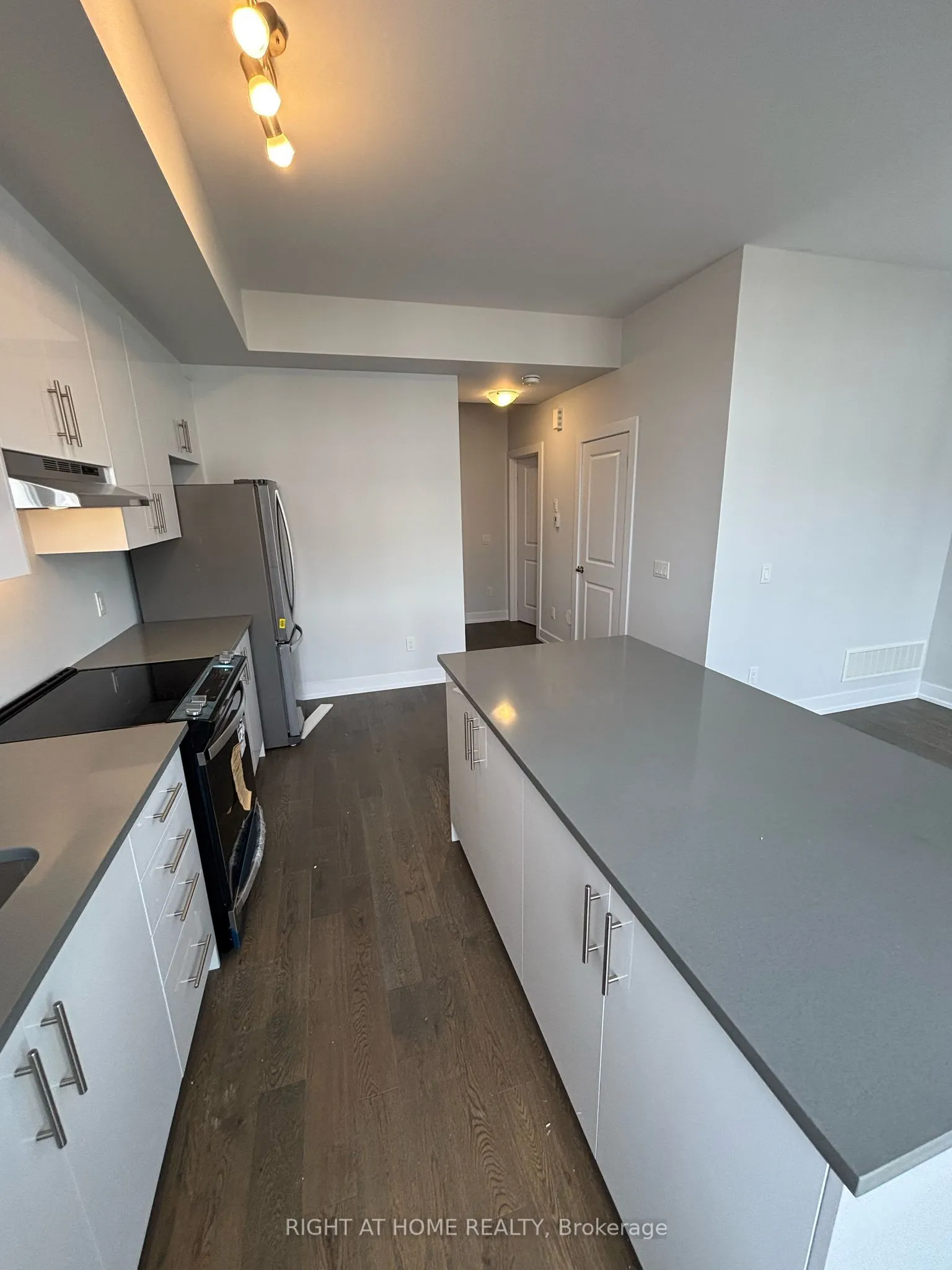 9570 ISLINGTON Avenue W, #U228