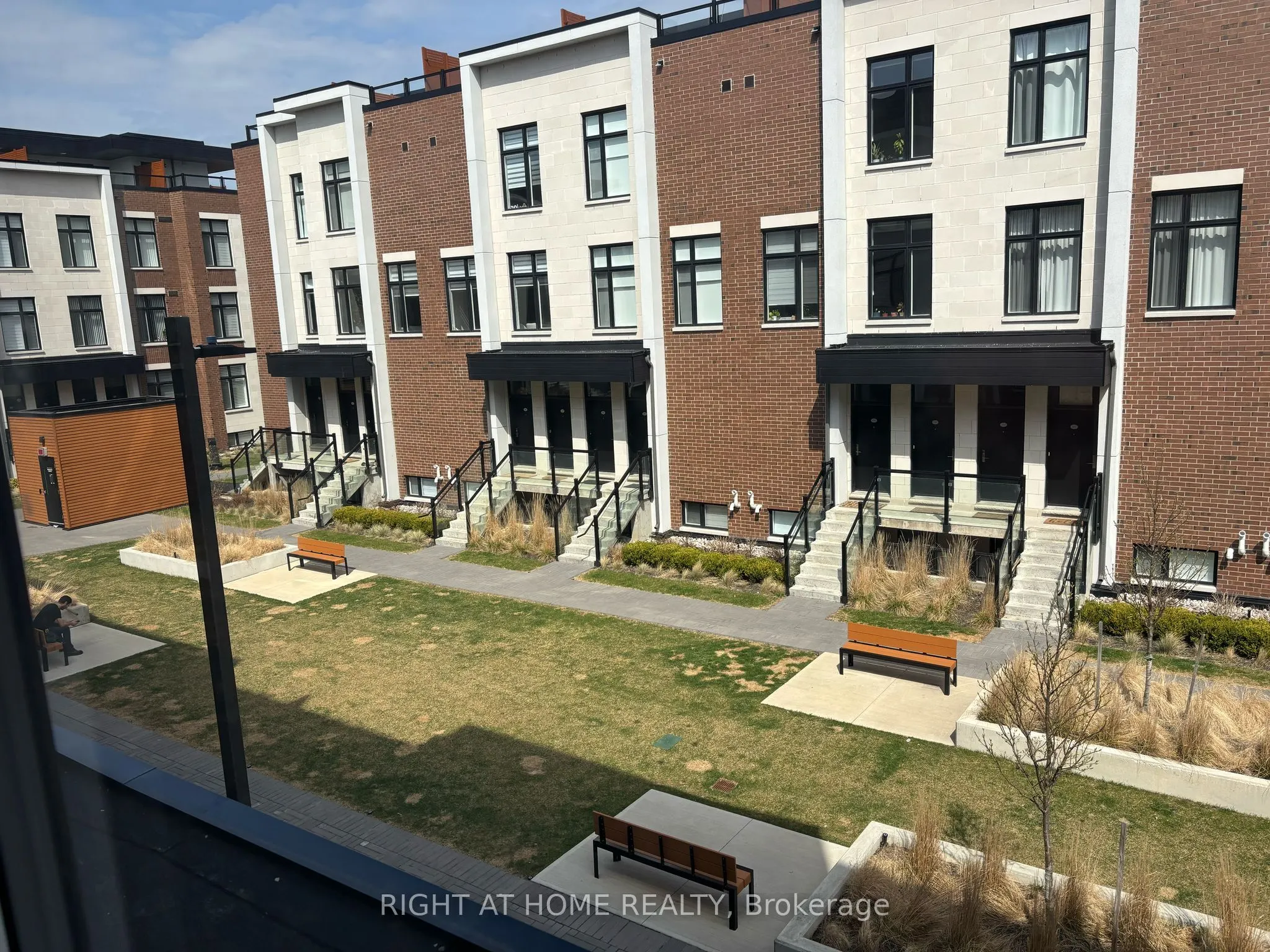 9570 ISLINGTON Avenue W, #U228