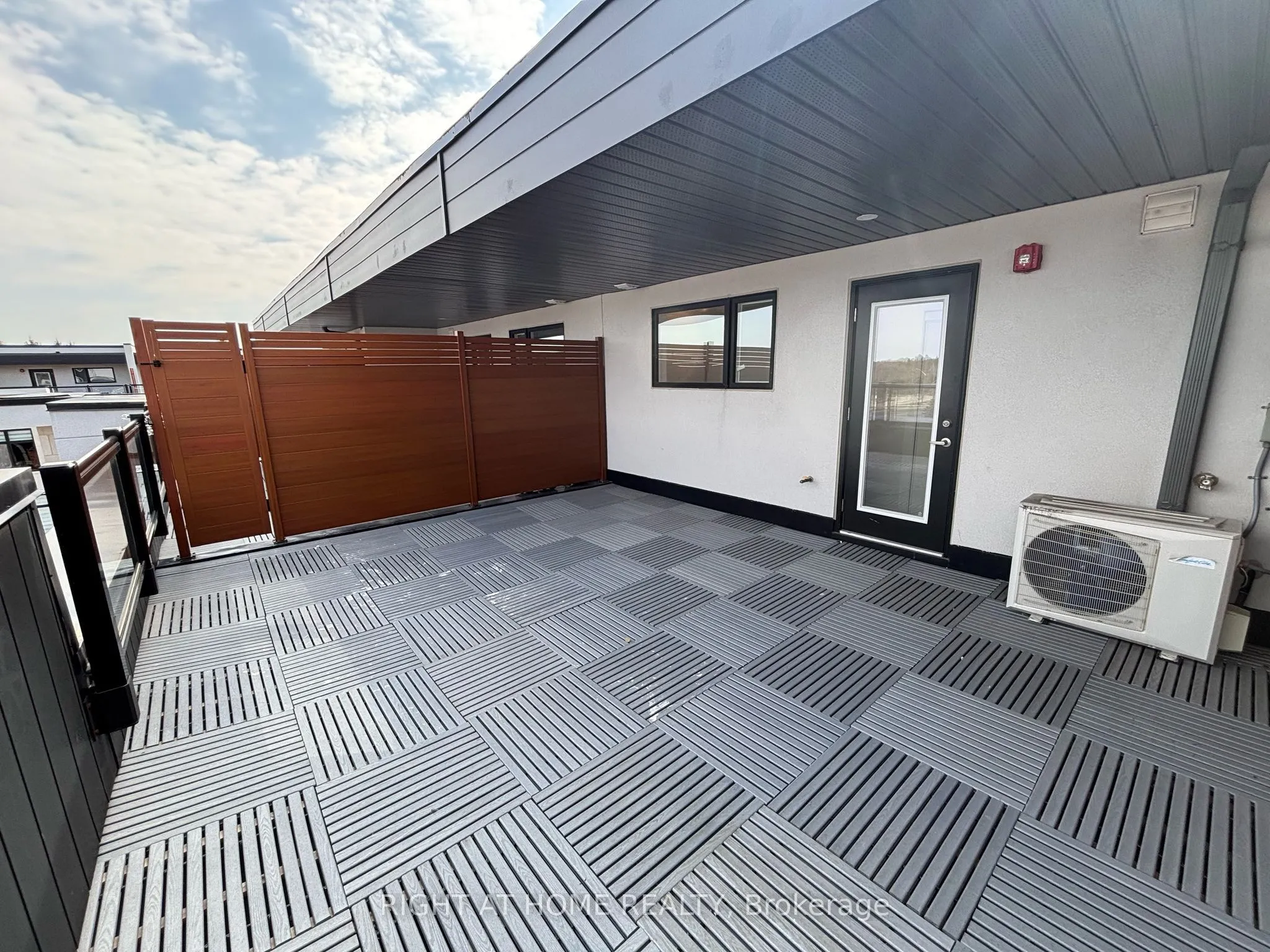 9570 ISLINGTON Avenue W, #U228