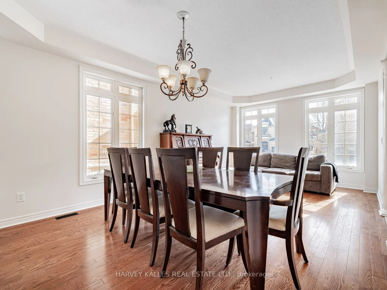 41 William Bowes Boulevard