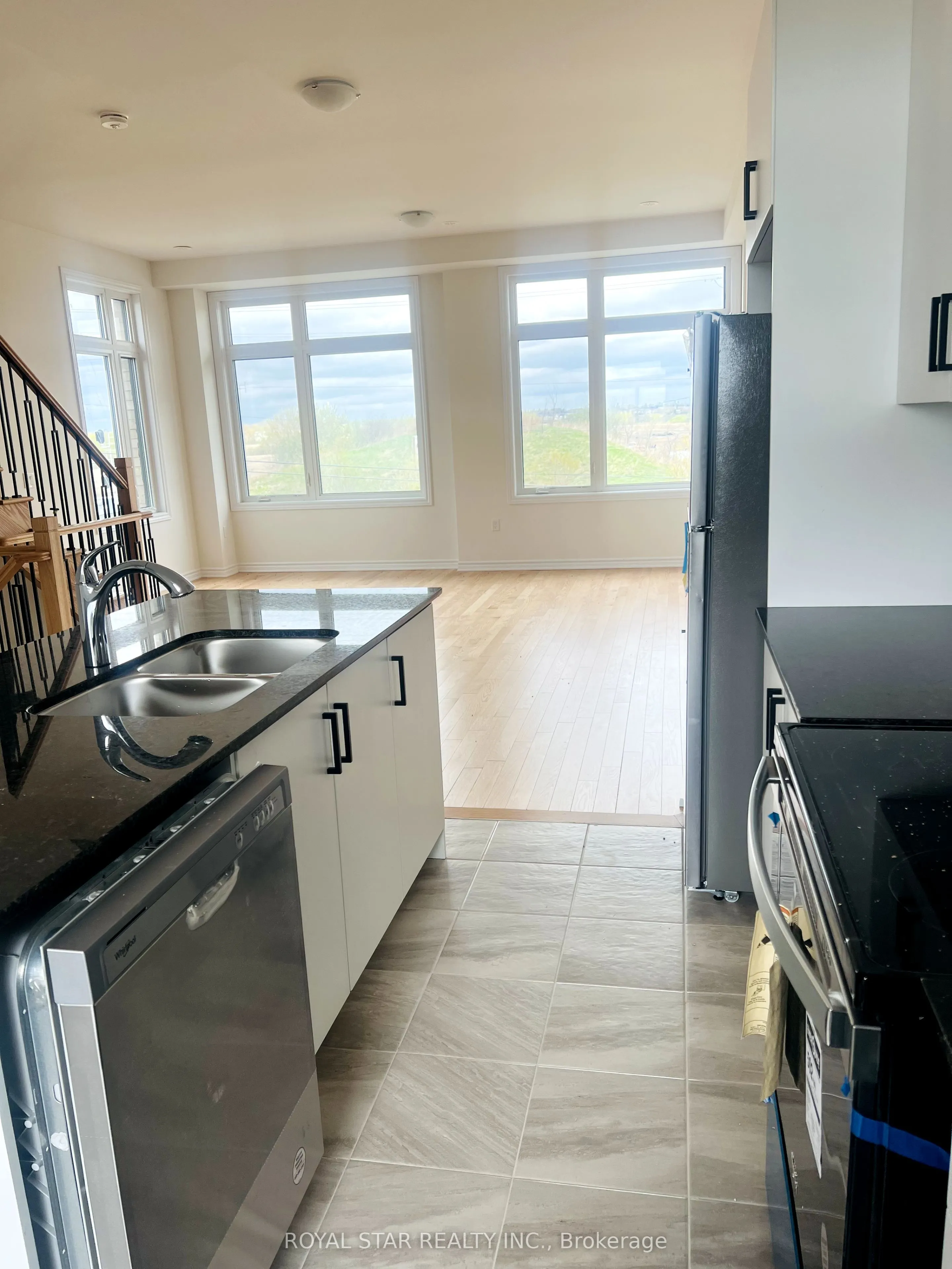 103 Inverary Crescent