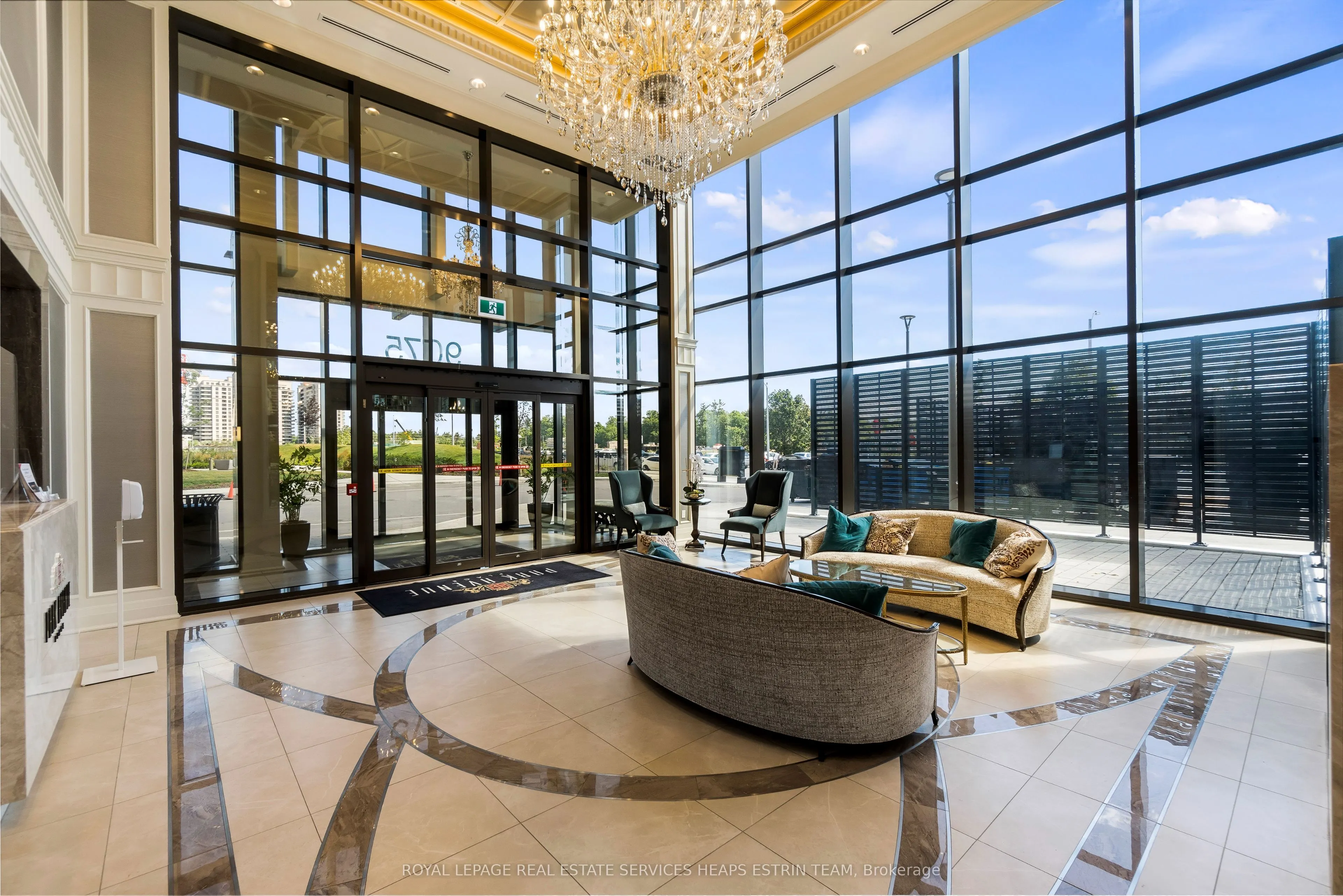 9075 Jane Street, #518