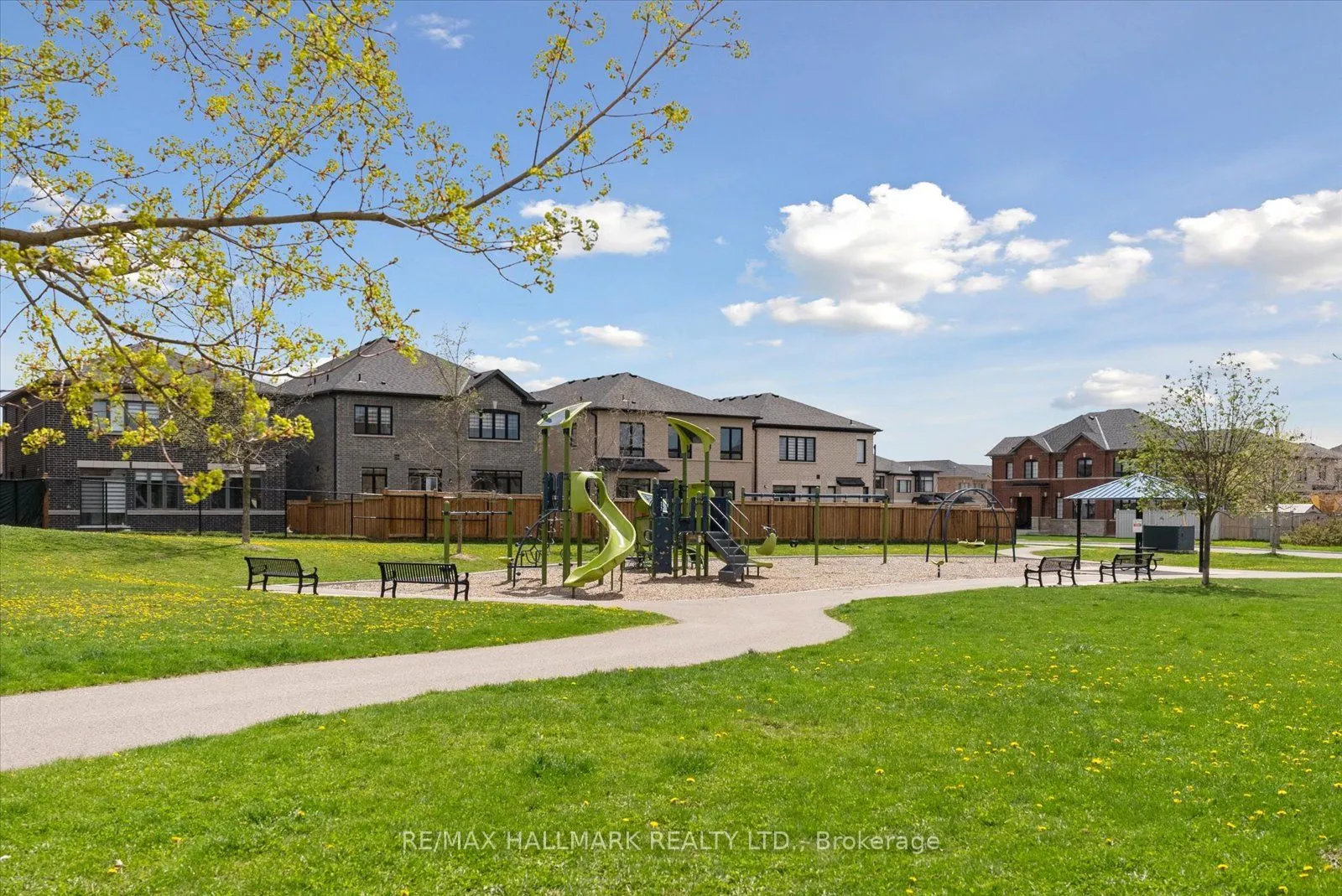 37 Maplebank Crescent