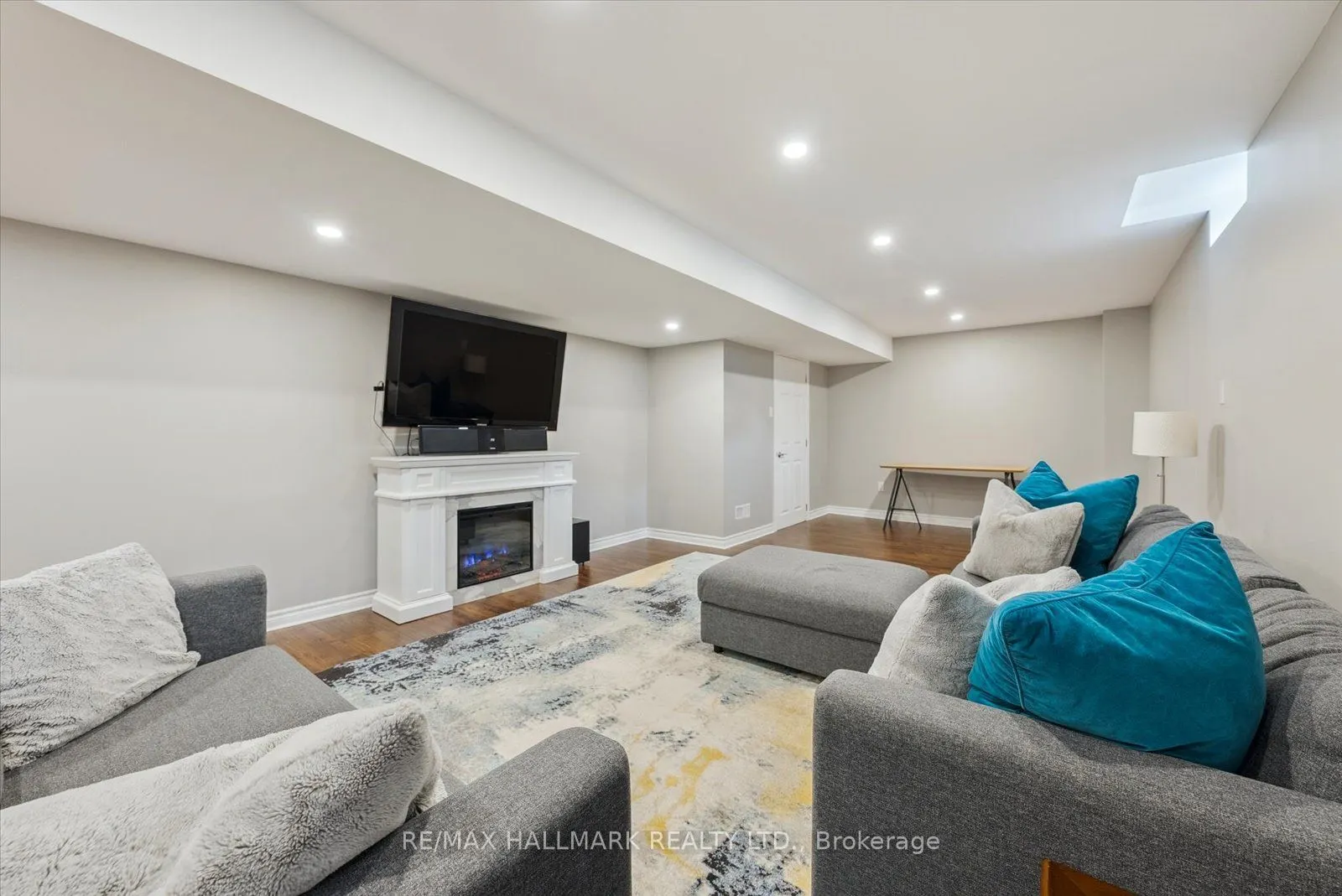 37 Maplebank Crescent