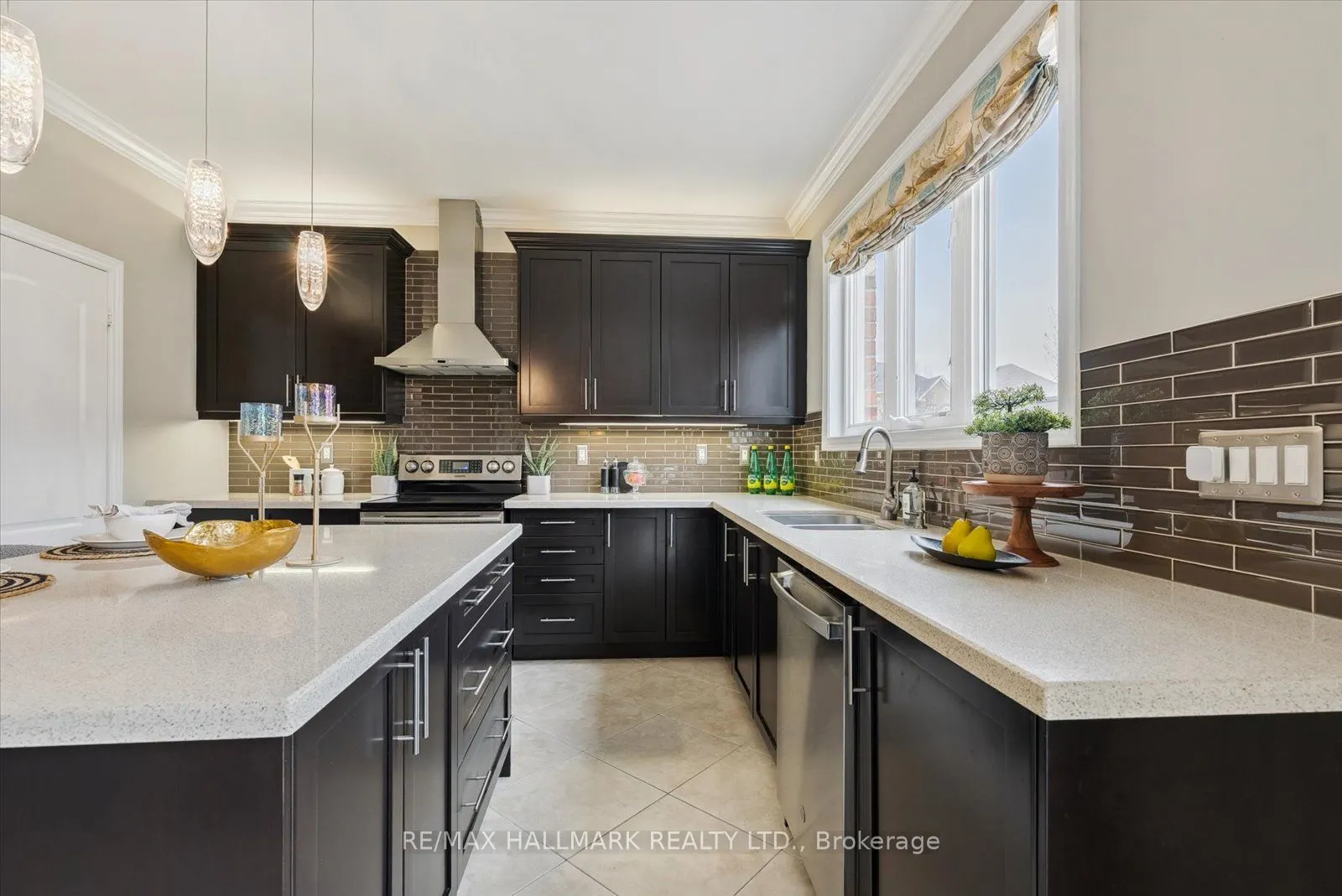 37 Maplebank Crescent