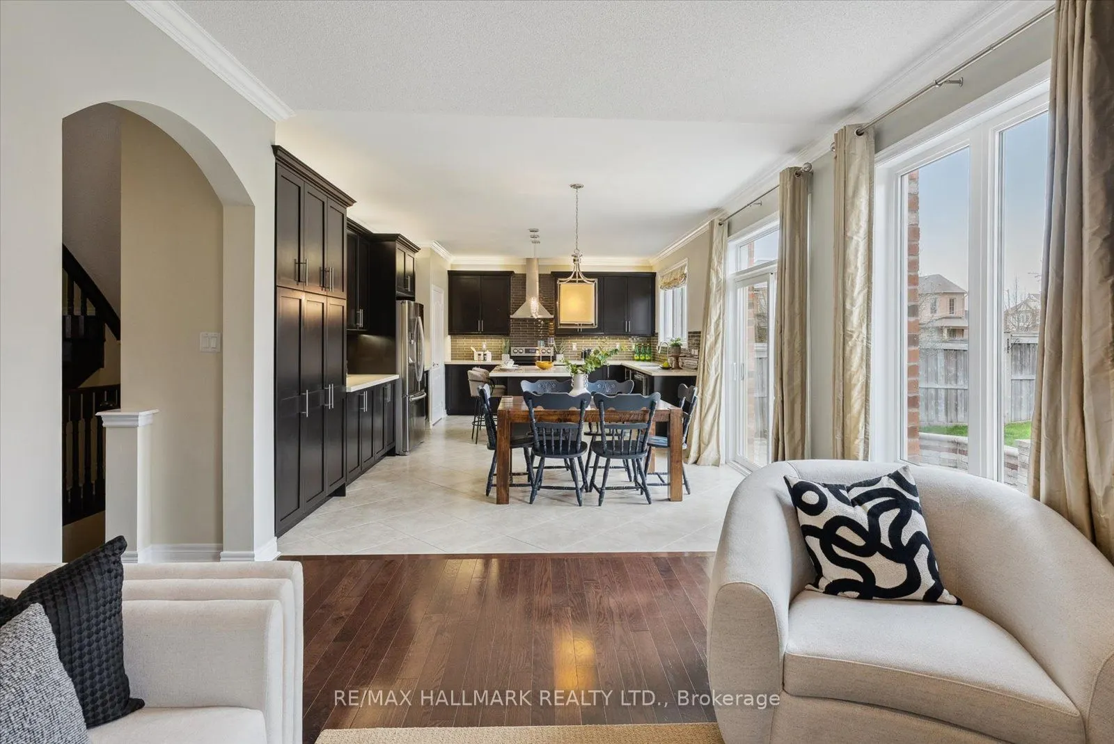 37 Maplebank Crescent