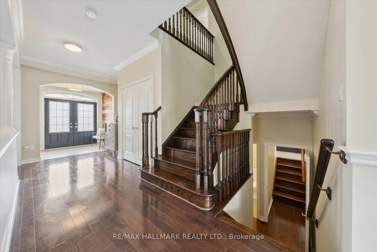 37 Maplebank Crescent