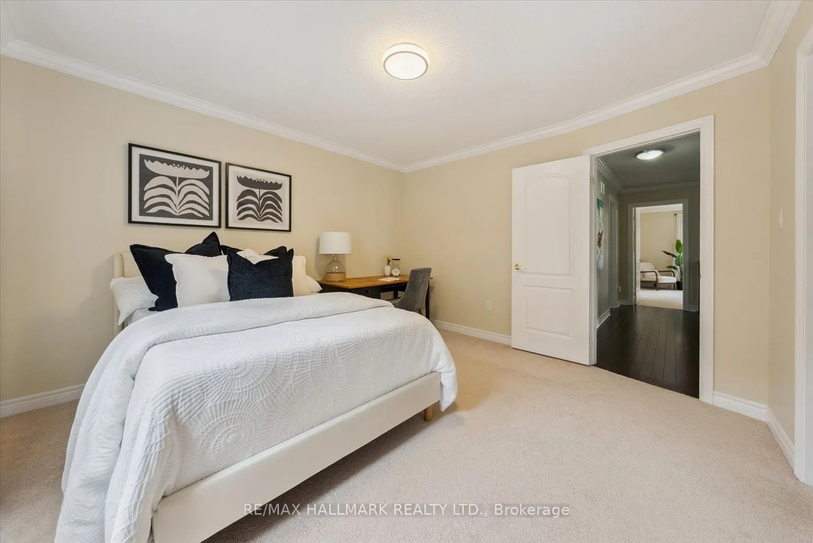 37 Maplebank Crescent
