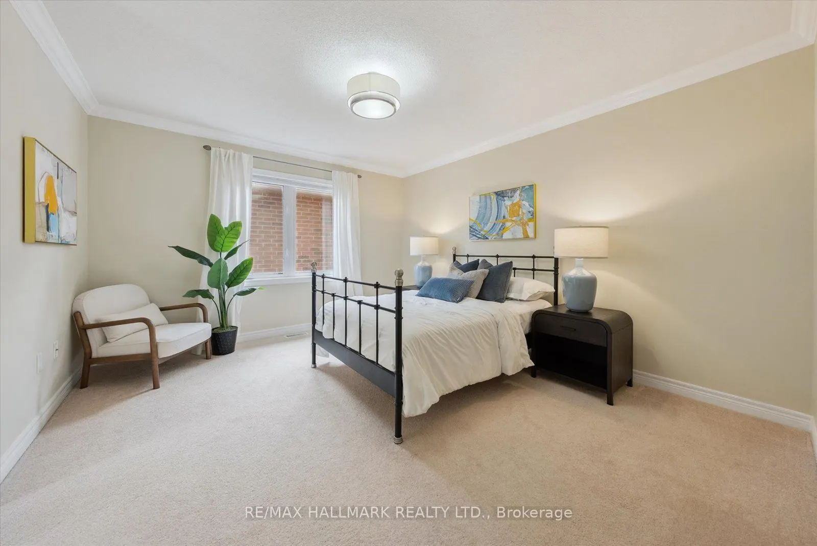 37 Maplebank Crescent