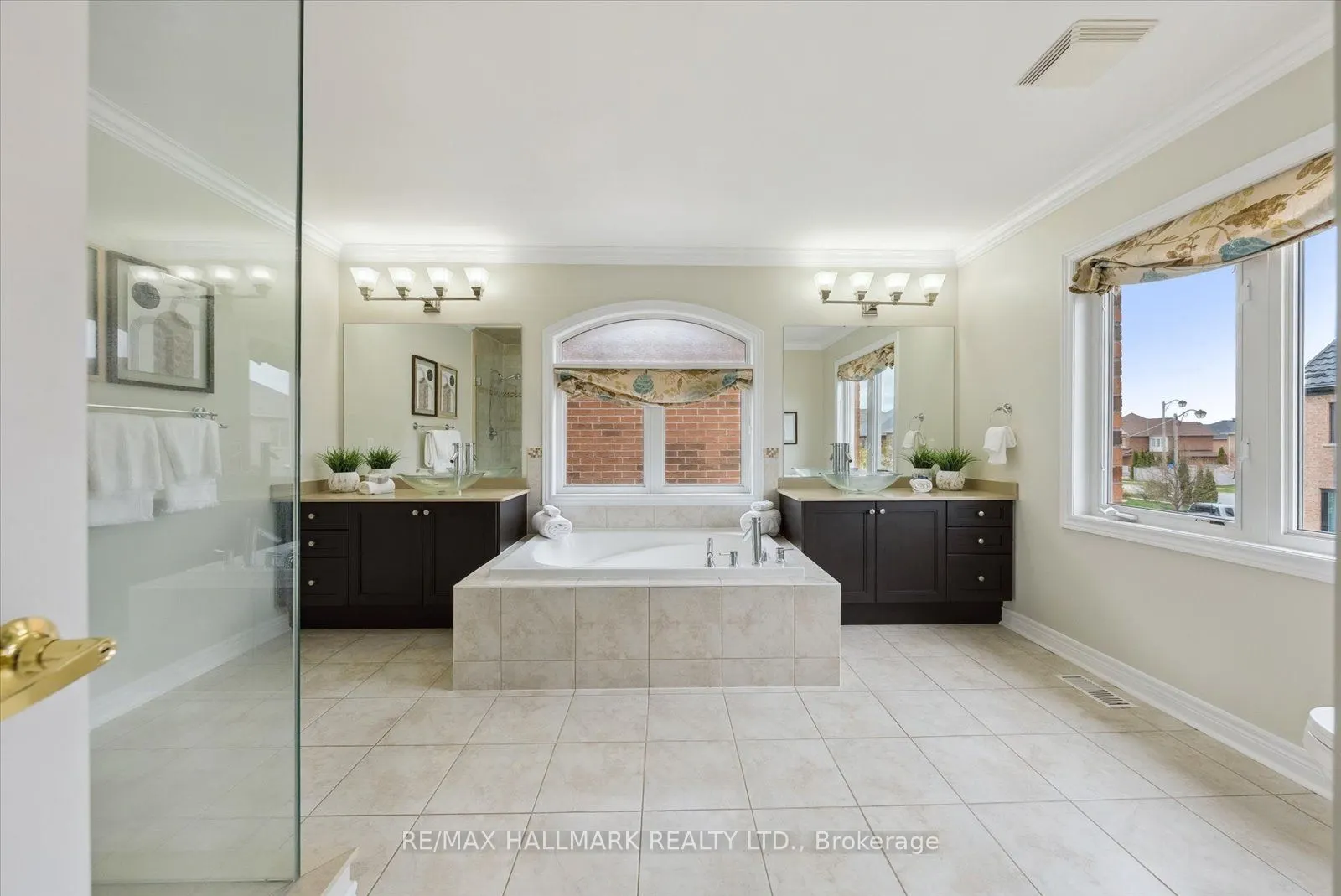 37 Maplebank Crescent